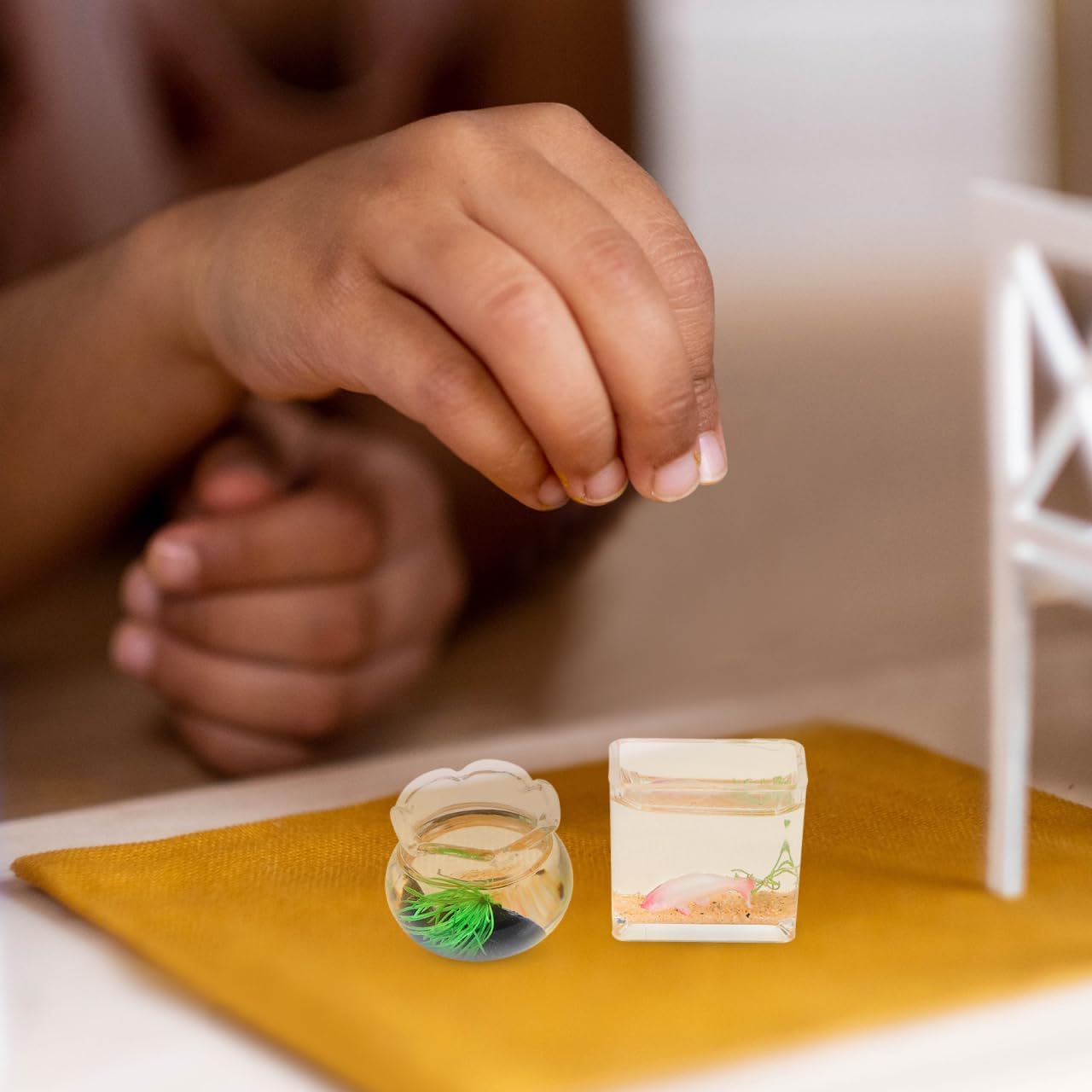1:12 Scale Mini Glass Fish Tank - Miniature Round & Square Bowl for Dollhouse Accessories Home Decor Garden Scene Desktop Ornament, Kids Adult Collectors