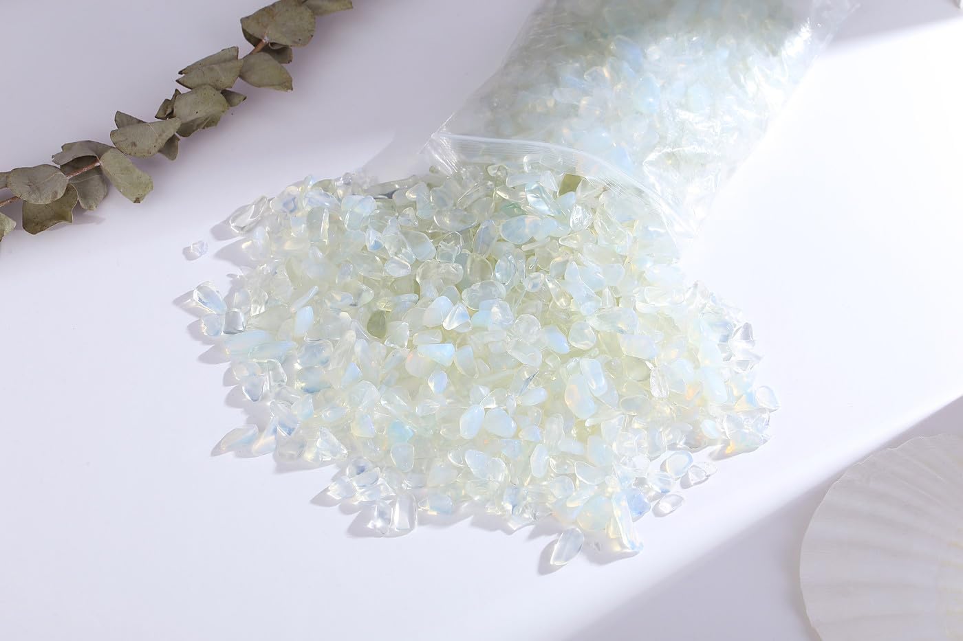 QINJIEJIE Opal Crystals Chips Natural Stone Gravel Bulk Crushed Rocks Pieces Polished Quartz Stone 0.55Lbs Decorative Fish Tank Pebbles Vase Filler Irregular Shaped Tumbled Gemstone for Home