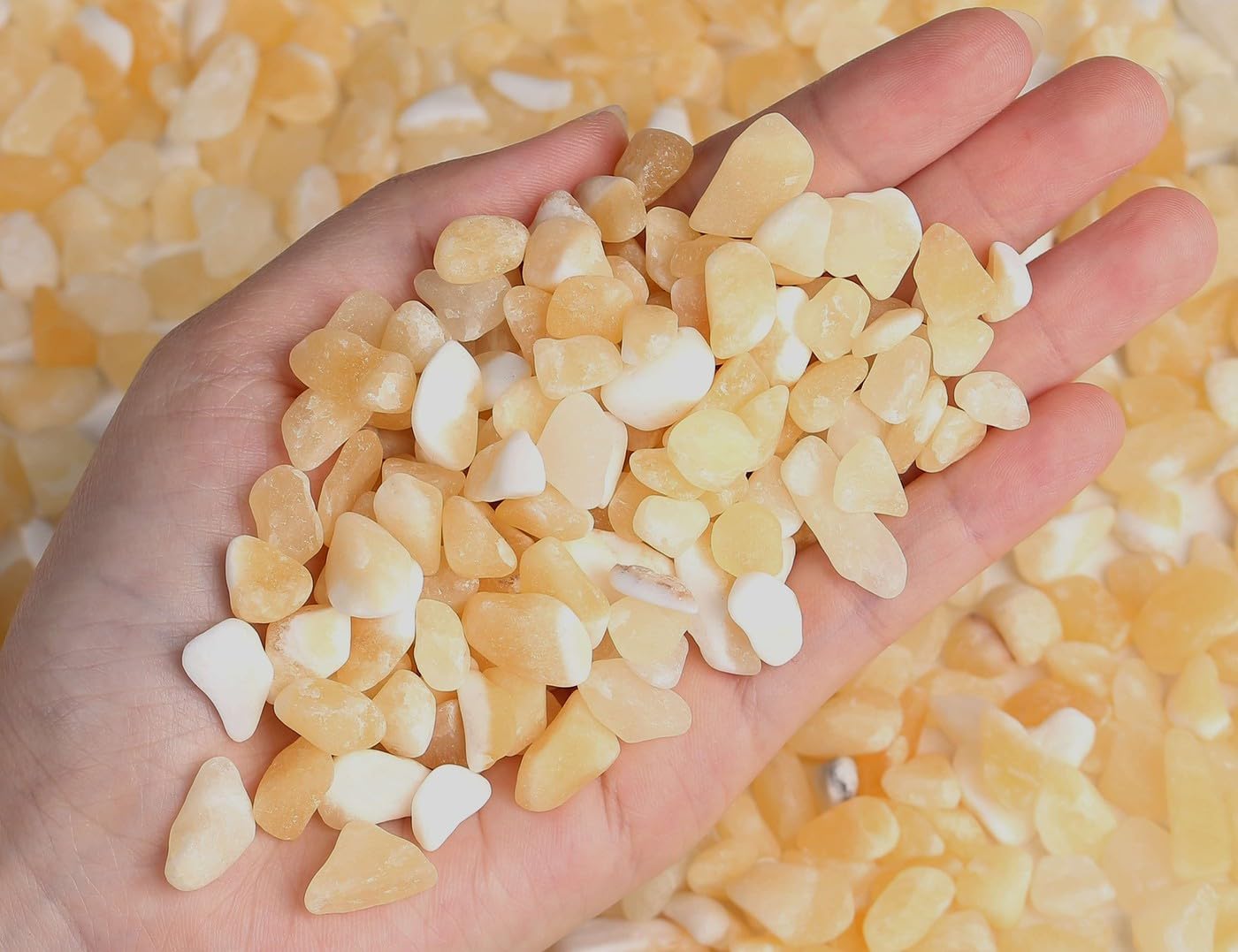 LAIDANLA Yellow Jade 1lb Crystal Polished Tumbled Stones Irregular Shaped Crystal Chips Bulk Natural Gemstone Aquarium Gravel Rocks Vase Filler Fish Tank Gravel Home Decoration