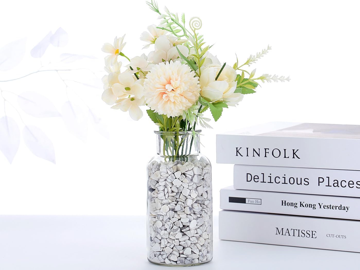 QINJIEJIE White Howlite Crystals Chips Natural Stone Gravel Bulk Crushed Rocks Pieces Polished Quartz Stone 0.55Lbs Decorative Fish Tank Pebbles Vase Filler Irregular Shaped Tumbled Gemstone for Home