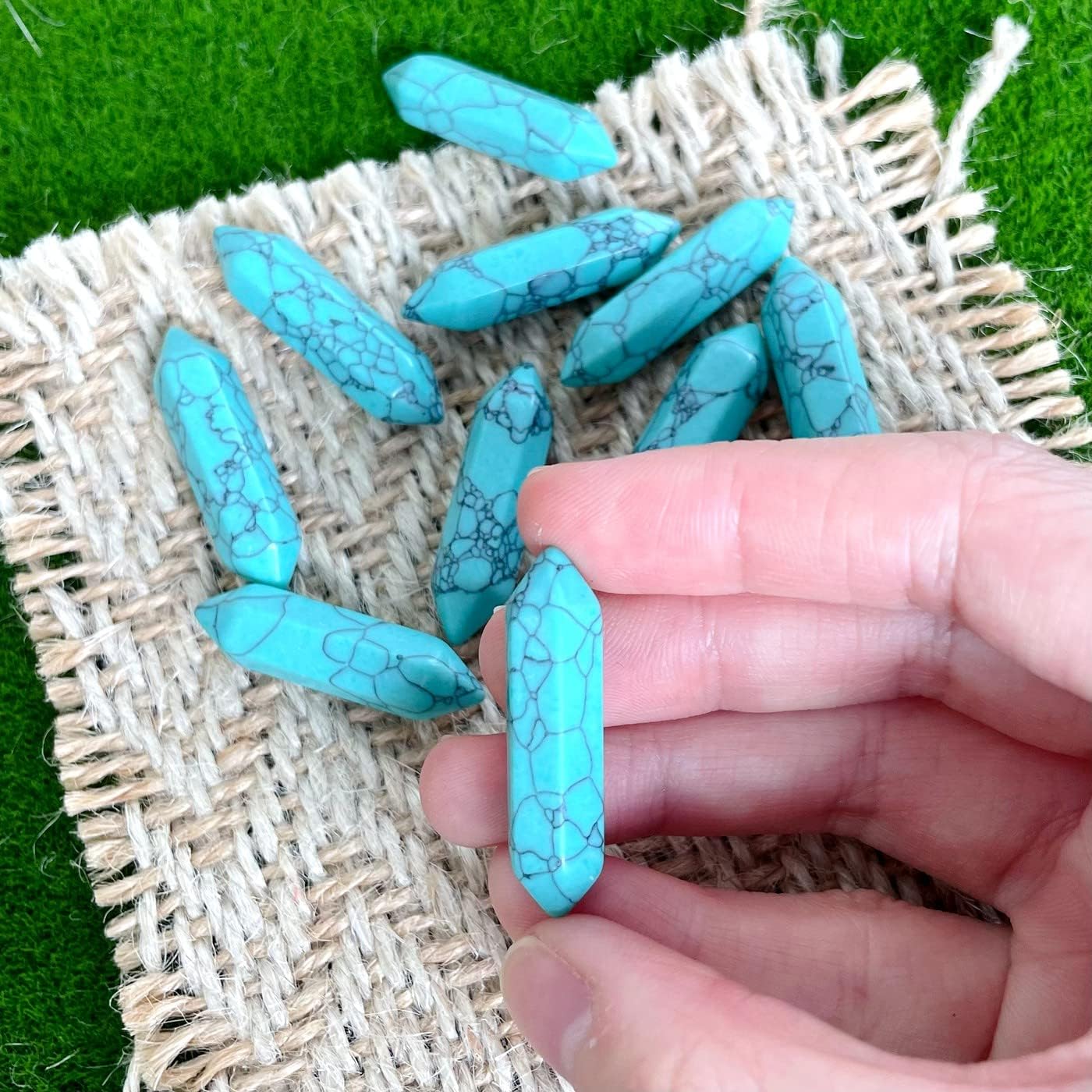 ZHIYUXI 20 Pcs Turquoise Stone Crystals Points Bulk Healing Crystals Stones and Crystals Gemstone Tumbled Polished Energy Reiki Healing Stones Crystal Wands Decor Gifts