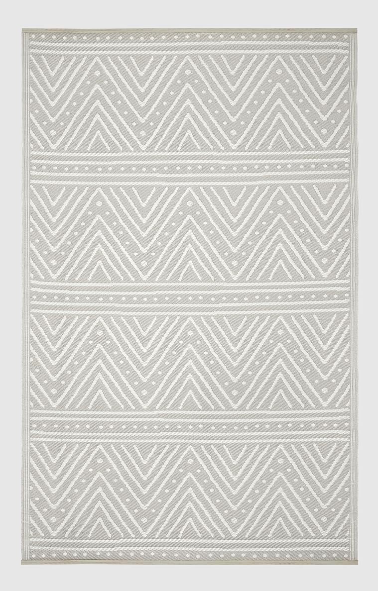 Fab Habitat Chevron Outdoor Rug - Waterproof, Fade Resistant, Crease-Free - Premium Recycled Plastic - Striped - Porch, Deck, Balcony, Mudroom, Laundry Room, Patio - Patan - Beige - 3 x 5 ft