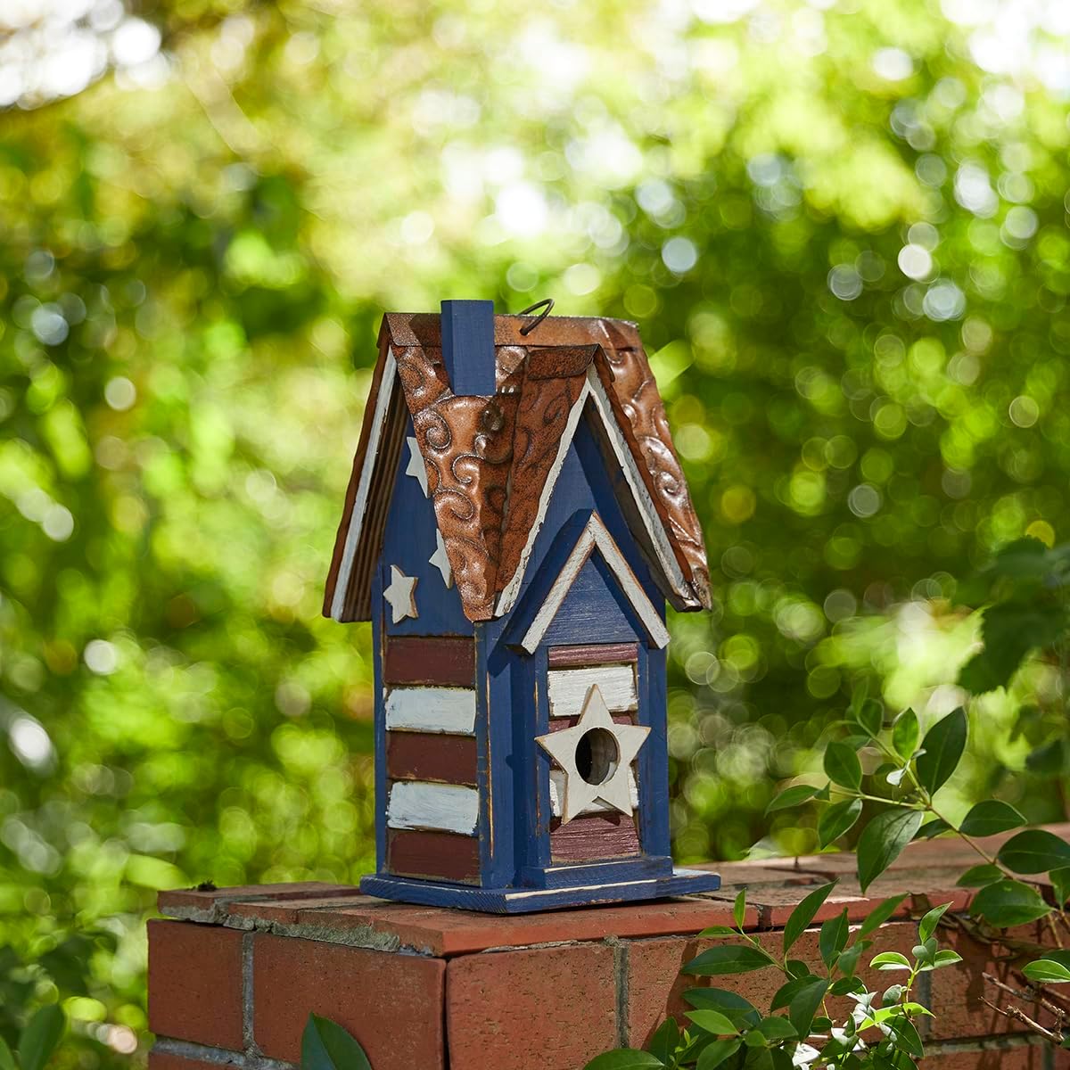 Glitzhome 12.25" H Patriotic Distressed Birdhouse for Outdoors, Solid Wood Villa Decorative Pet Cottage Outdoor Hanging Birdhouse with 3D Star for Garden Patio Backyard