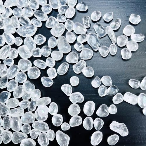 0.88LB Clear Fish Tank Gravel Aquarium Glass Stones Sea Glass Pebbles Aquarium Gravel Rocks Fish Tank Rocks, Sand Glass Gems Stones Beads Pebbles Rock for Vase Filler Turtle Fish Tank Decoration