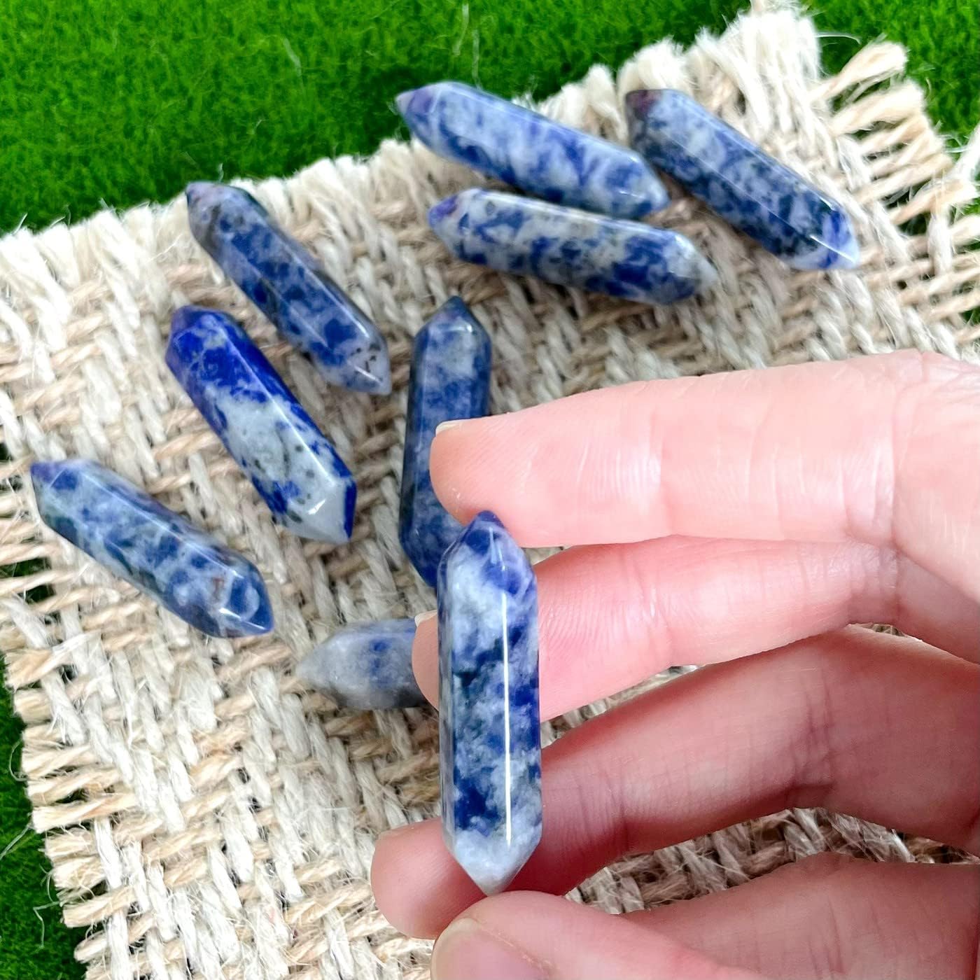 ZHIYUXI 20 Pcs Blue White Sodalite Crystal Healing Crystals Bulk Stones and Crystals Blue Stones Gemstone Tumbled Polished Energy Reiki Healing Stones Crystal Wands Meditation Decor Gifts