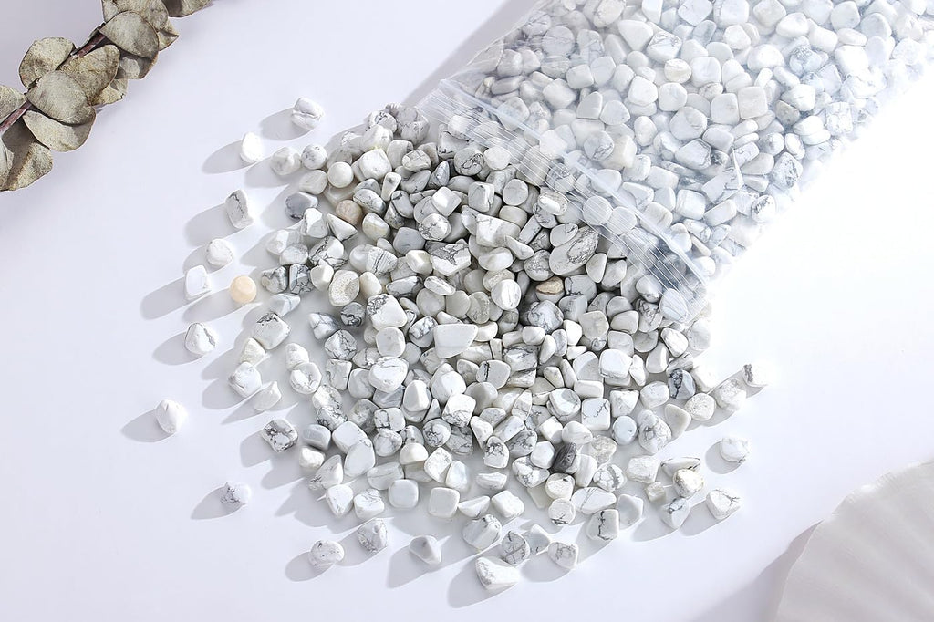 QINJIEJIE 0.9Lbs White Howlite Rocks for Plants Decorative Stones Aquarium Gravel Terrarium Pebbles Vase Filler Fish Tank Bowl Sand Bulk Crystal Polished Chips Planters Decorations