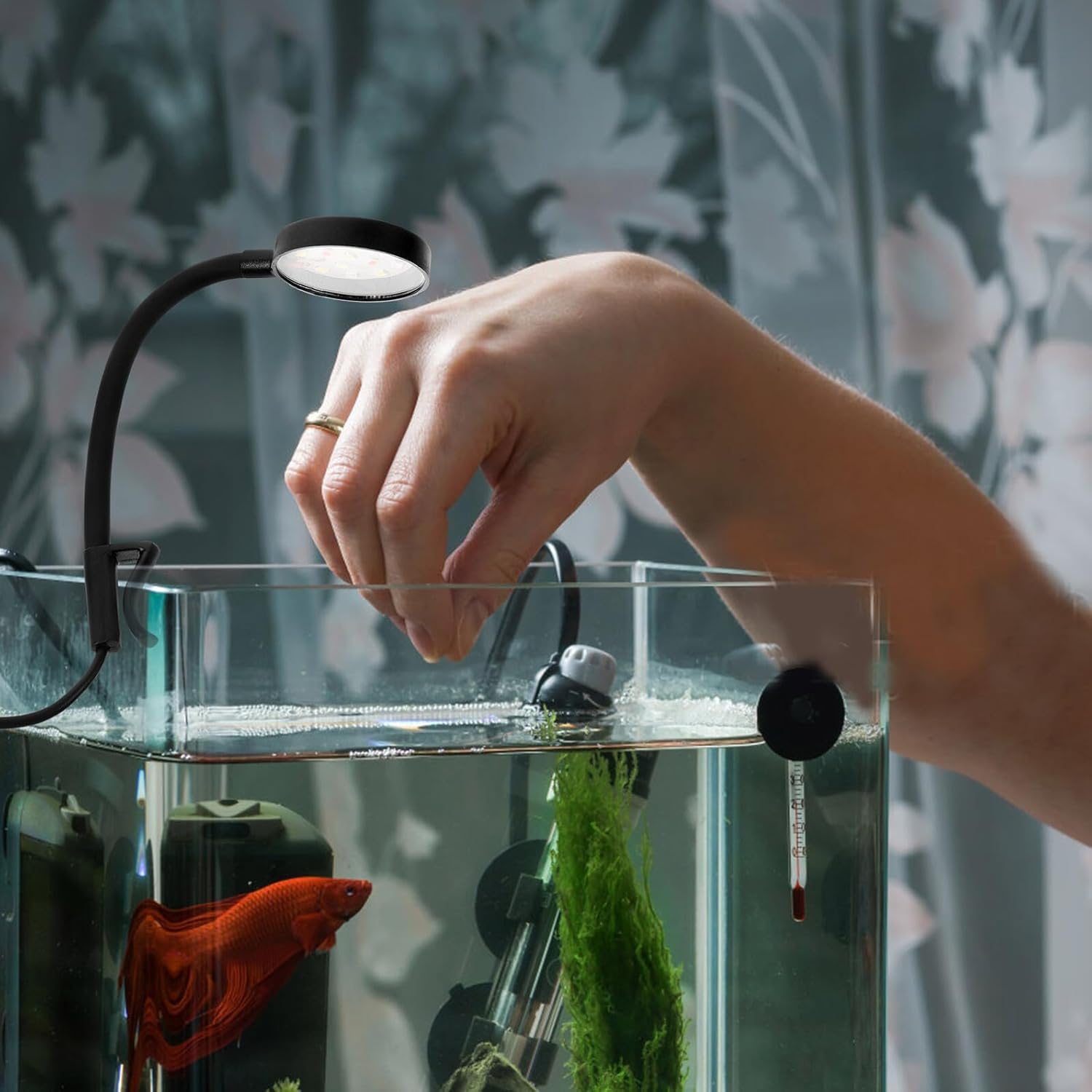 USB Clip Aquarium LED Light for Fish Tanks Aquarium Lamp with Full Spectrum for Aquatic Plant Photosynthesis and Decorative Lighting Suitable for Home and Professional Use