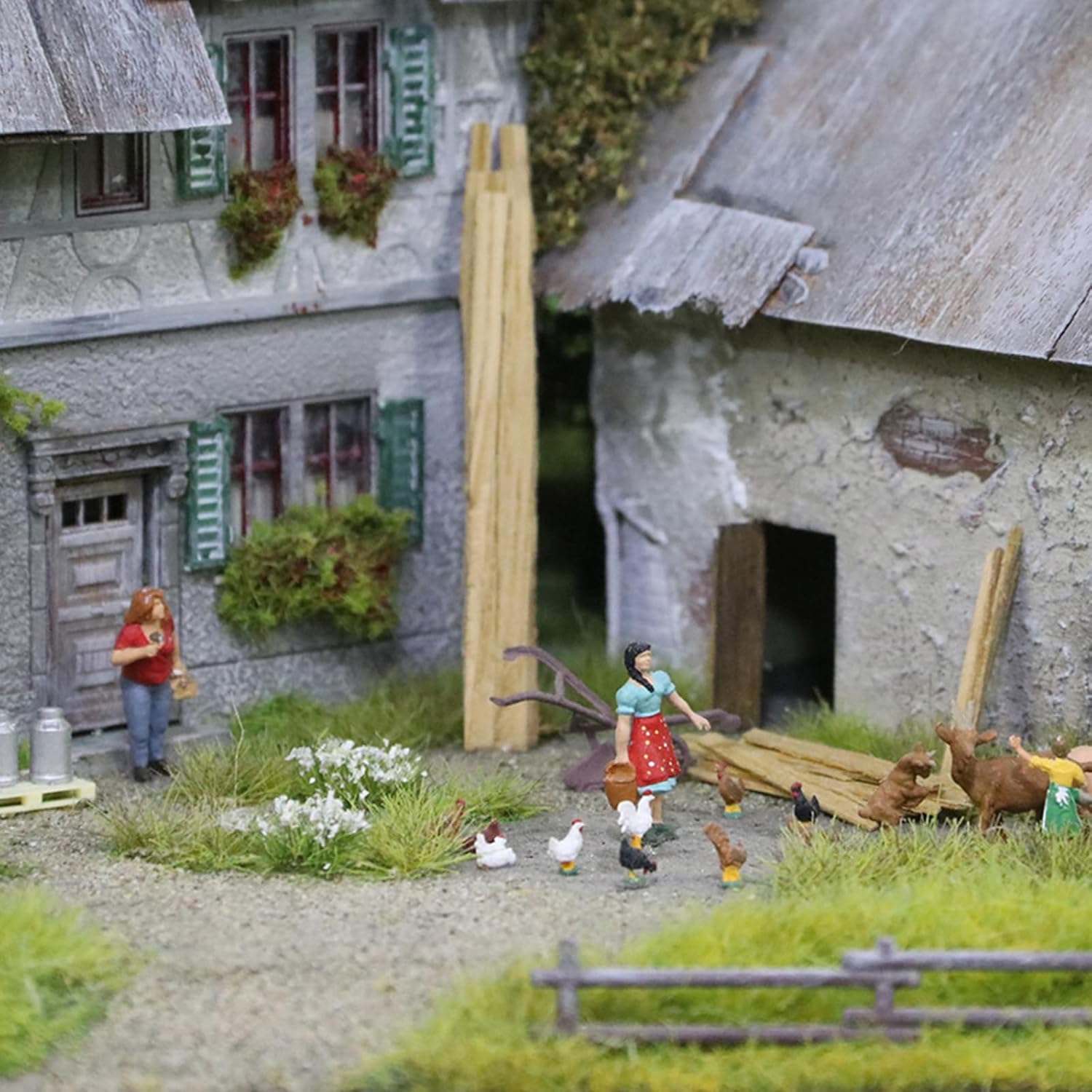 Warmtree 20 Pcs Static Grass Bushy Tufts Lowland Shrubs Scenery DIY Miniature for Train Landscape Railroad Scenery Sand Military Layout Model War Gaming Terrain (Autumn Green)
