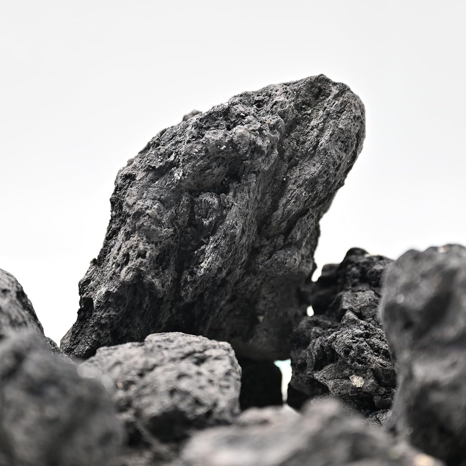 Natural Rocks Black Lava for Fire Pits Aquariums Bonsai 20lb Natural Volcanic Stones Heat-Resistant Decorative Rocks for Indoor or Outdoor Use(4-9inches) 7-9pcs