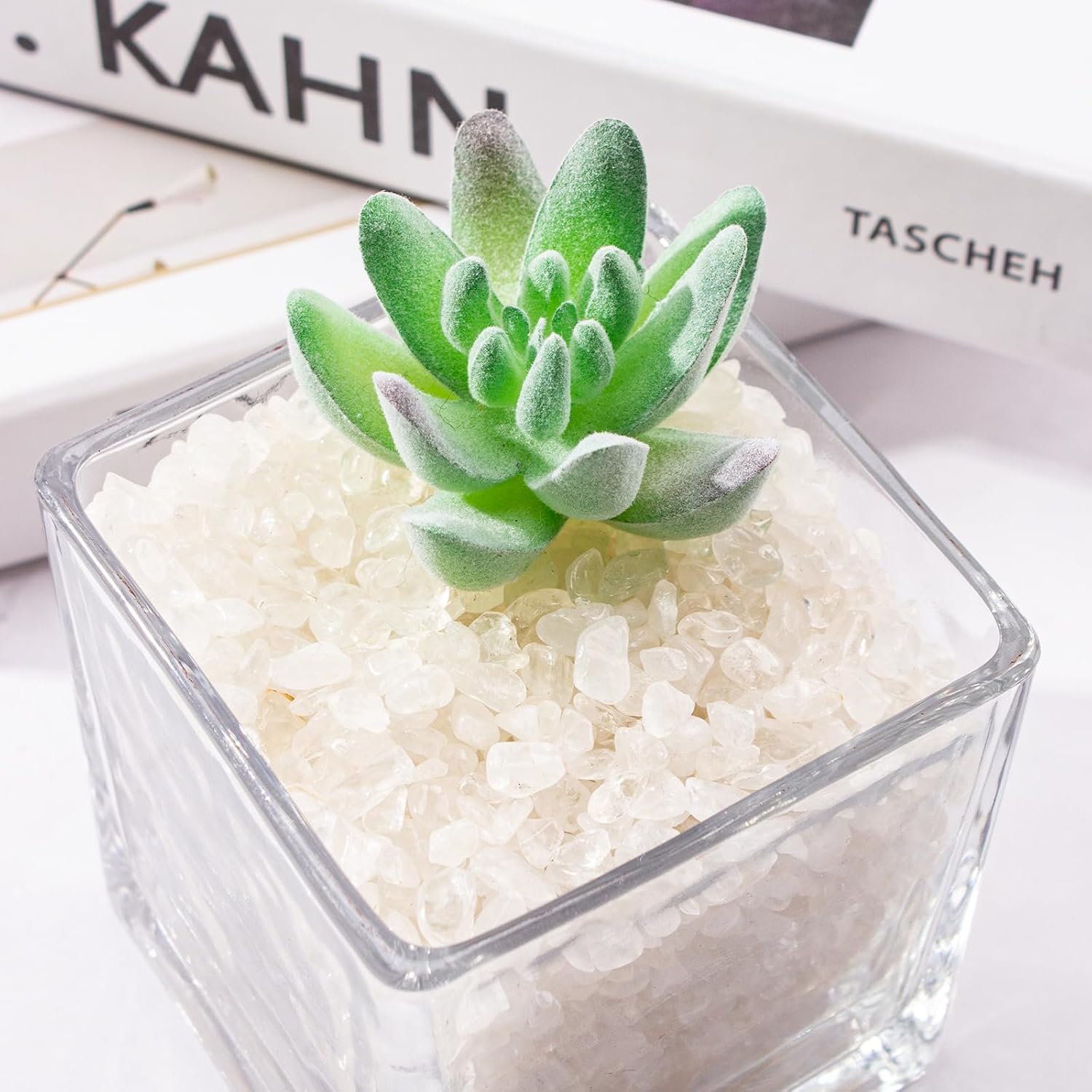 Small Clear Quartz Crystal Chips Aquarium Gravel Rocks Pebbles 3 Lb, Irregular Shaped Fish Tank Rocks Landscaping Stones Pebbles for Vase Fillers, Aquarium and Home Decoration, 3-5mm