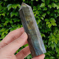 LAIDANLA Labradorite Healing Crystals Wands 3.5-4" Polishing Natural Reiki Energy Wand Stone Hexagonal Point Obelisk Large Crystal Gemstones for Meditation Therapy Crystal Grid Gifts Decoration 1Pcs