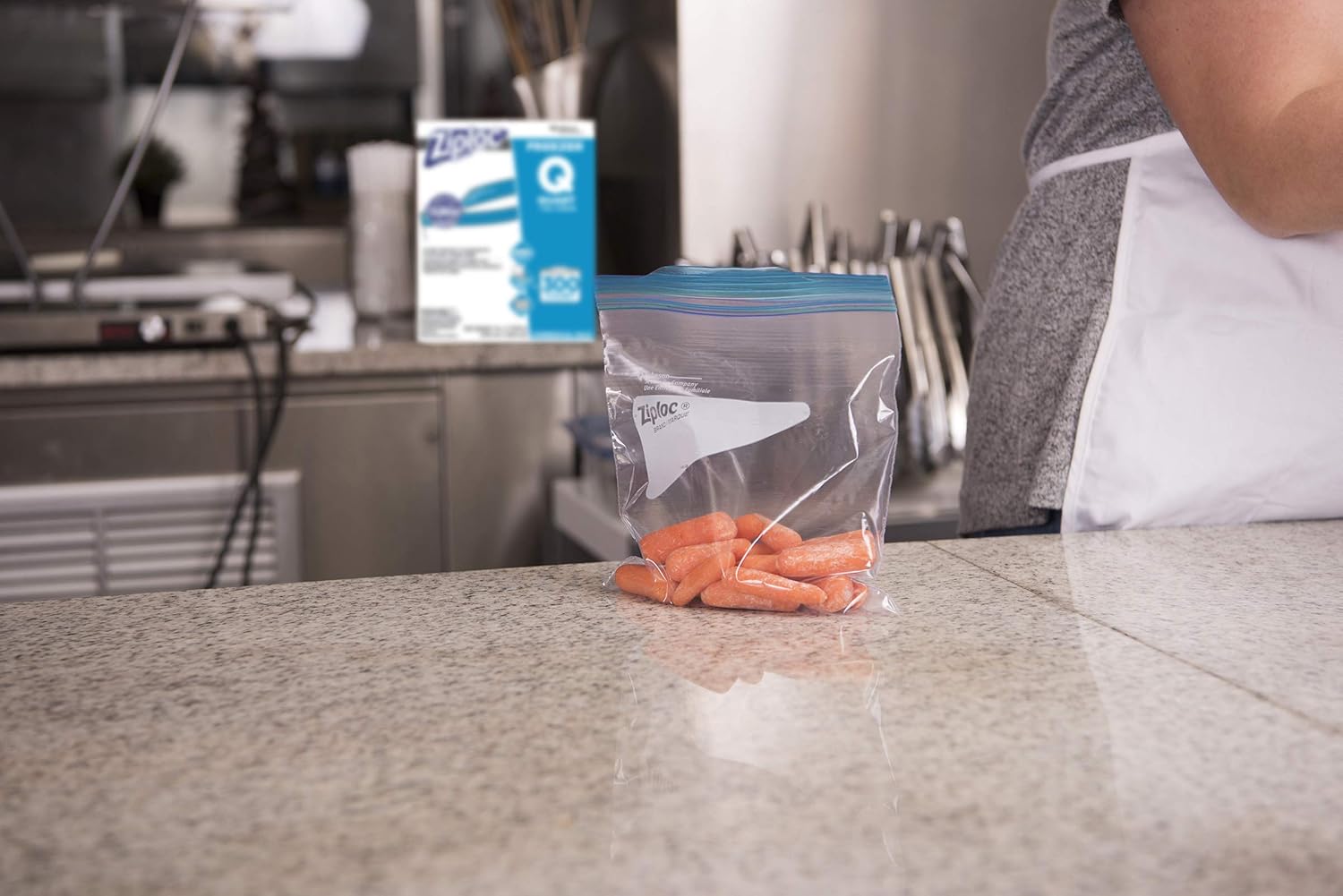 SC Johnson Professional Ziploc Quart Food Storage Freezer Bags, Grip 'n Seal Technology for Easier Grip, Open, and Close, 300 Count