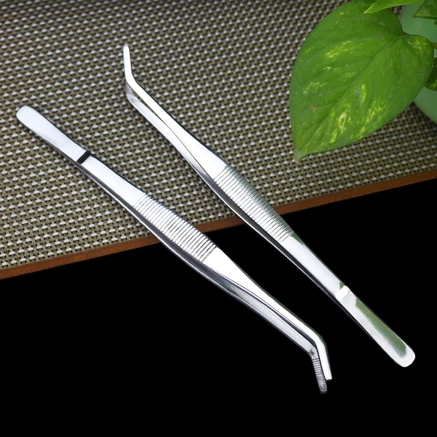 Long Forceps Tweezers, Serrated Bent Flat Tips Precision Curved Science Surgical Tongs Jewelers Needle Metal Sewing Sharp Small Kitchen Cooking Tweezers With Teeth Knurled Handles (1PCS)