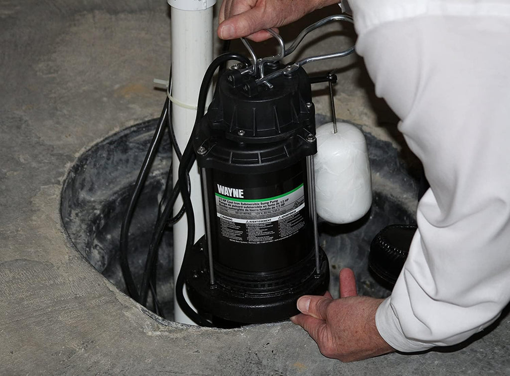 WAYNE CDU790 - 1/3 HP Submersible Cast Iron and Stainless Steel Sump Pump with Integrated Vertical Float Switch - Up to 4,600 Gallons Per Hour - Heavy Duty Basement Sump Pump, Black