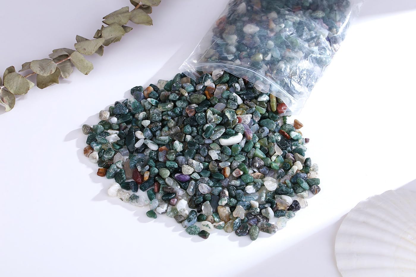 QINJIEJIE 0.9Lbs Aquatic Agate Rocks for Plant Bulk Decorative Sand Aquarium Gravel Pebbles Stones Vase Filler Fish Bowl Decorations Turtle Tank Decor Crystal Chips Rocks for Betta Fish