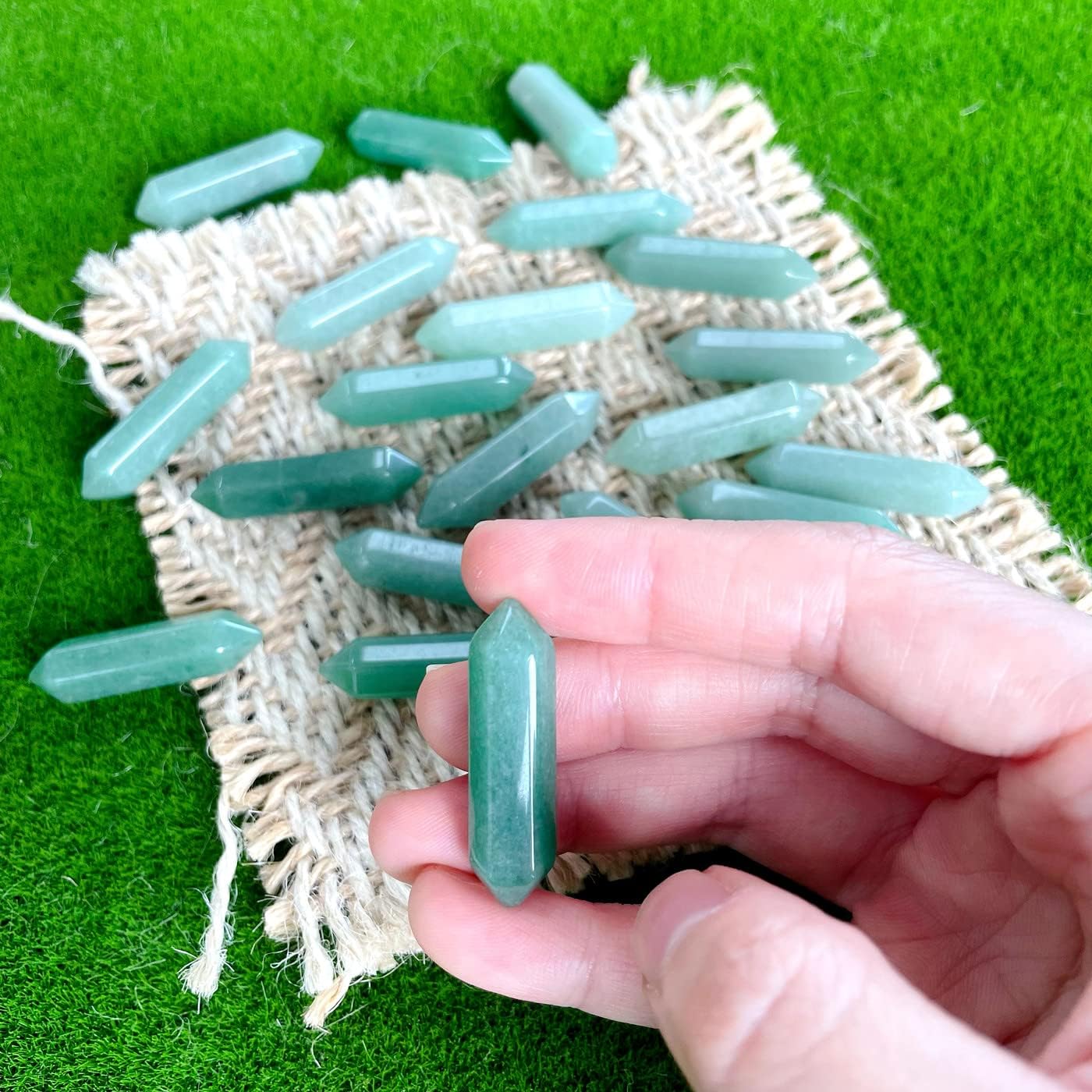 ZHIYUXI Green Aventurine Crystal Healing Crystals Aventurine Crystals Green Crystal Stones and Crystals Gemstone Polished Energy Reiki Healing Stone Crystal Wand Decor Gifts 10 Pcs