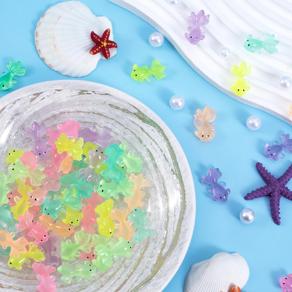 50pcs Mini Resin Fish Glow in The Dark, Mixed Color Miniature Luminous Fish Ornament, Cute Tiny Animal Figures for Aquarium, Landscape, DIY Crafts Decor -Random Color