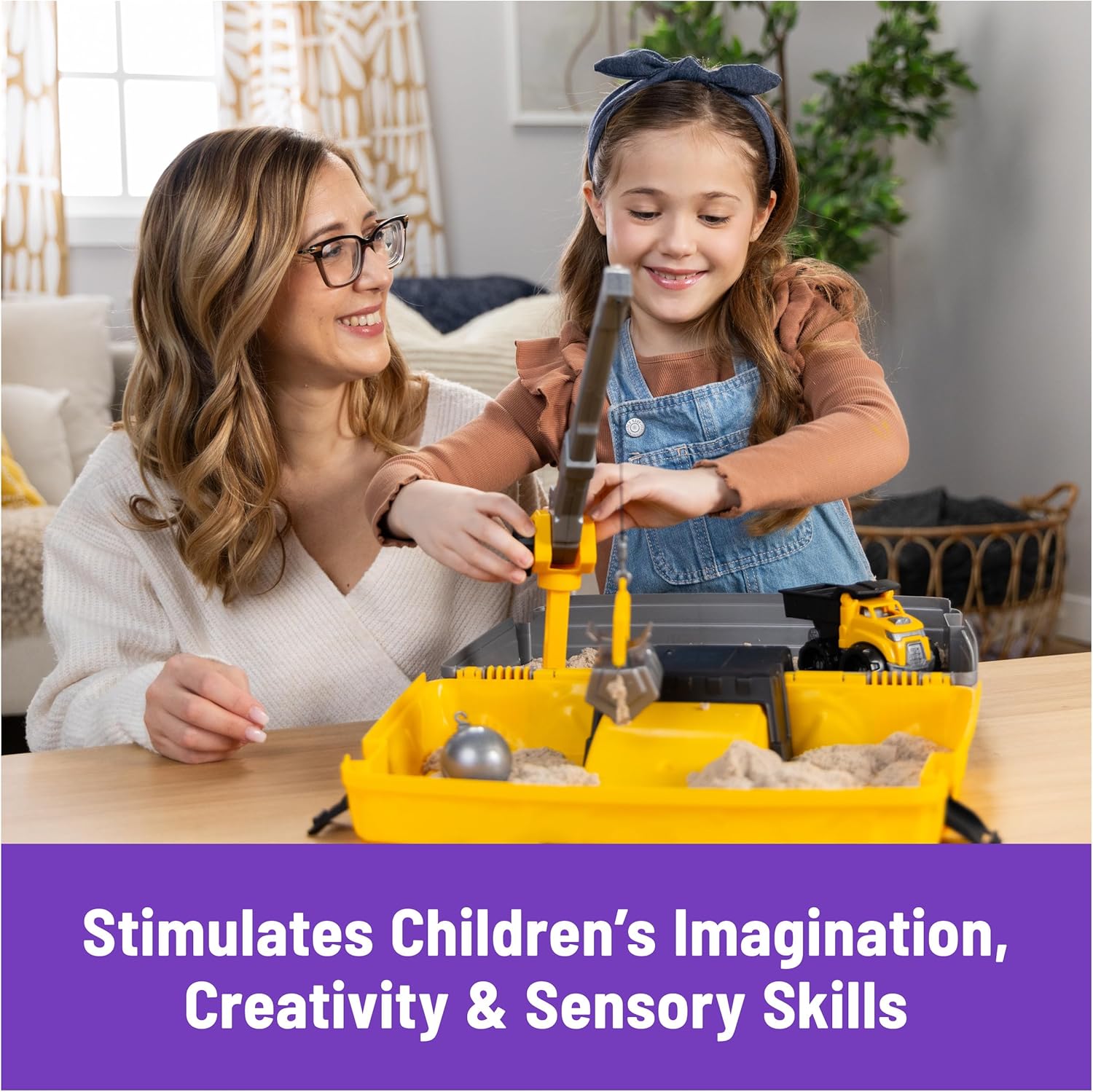 Kinetic Sand, Construction Site Folding Sandbox with 2lbs Play Sand & Toy Truck, Storage Case, Sensory Toys, for Kids Ages 3 and up