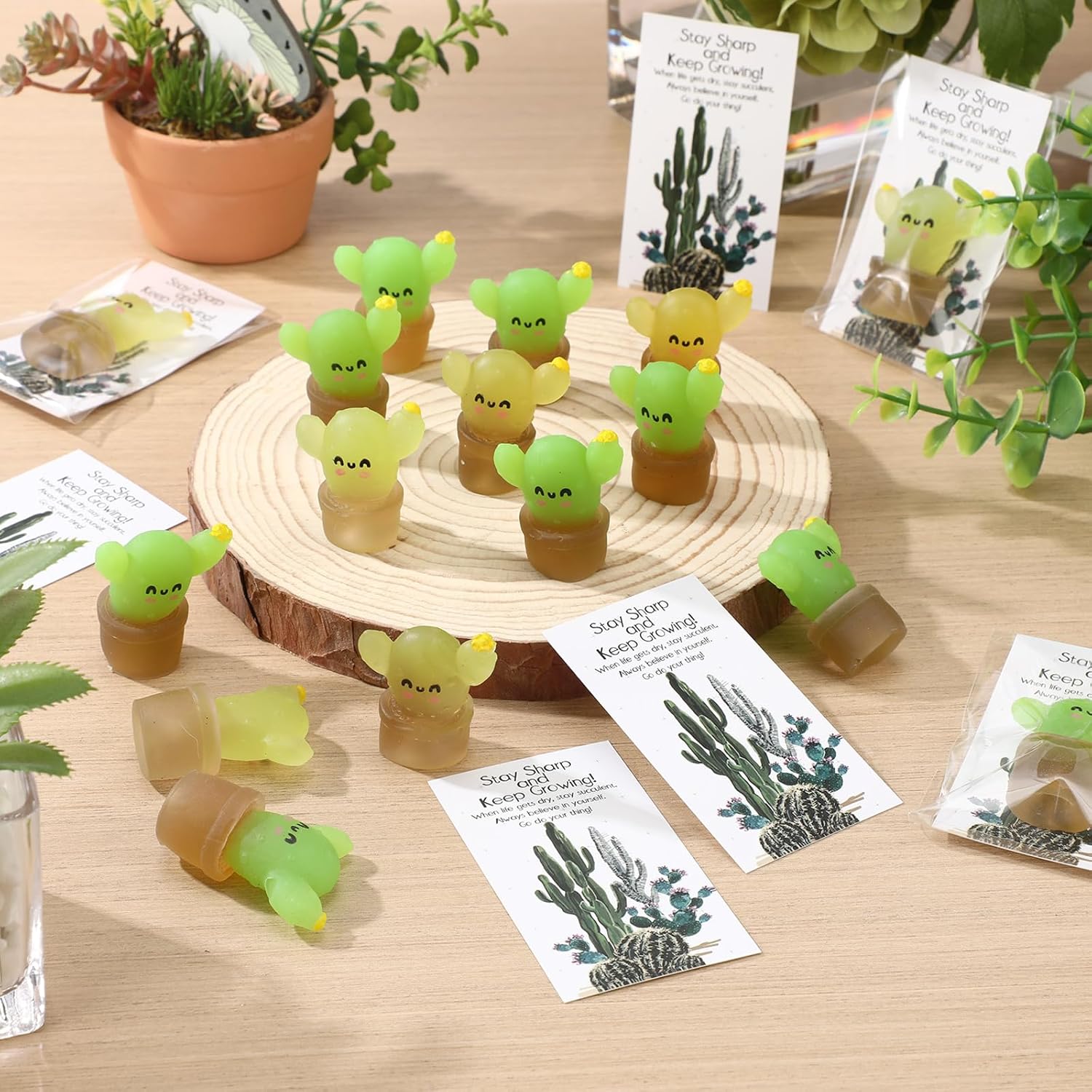 Wettarn 30 Sets Emotional Luminous Cactus Stress Ball Gifts Bulk Office Christmas Appreciation Gift Cute Cactus Squeeze Funny Mini Stress Relief Ball Positive Cards for Coworker Employee Nurse Staff