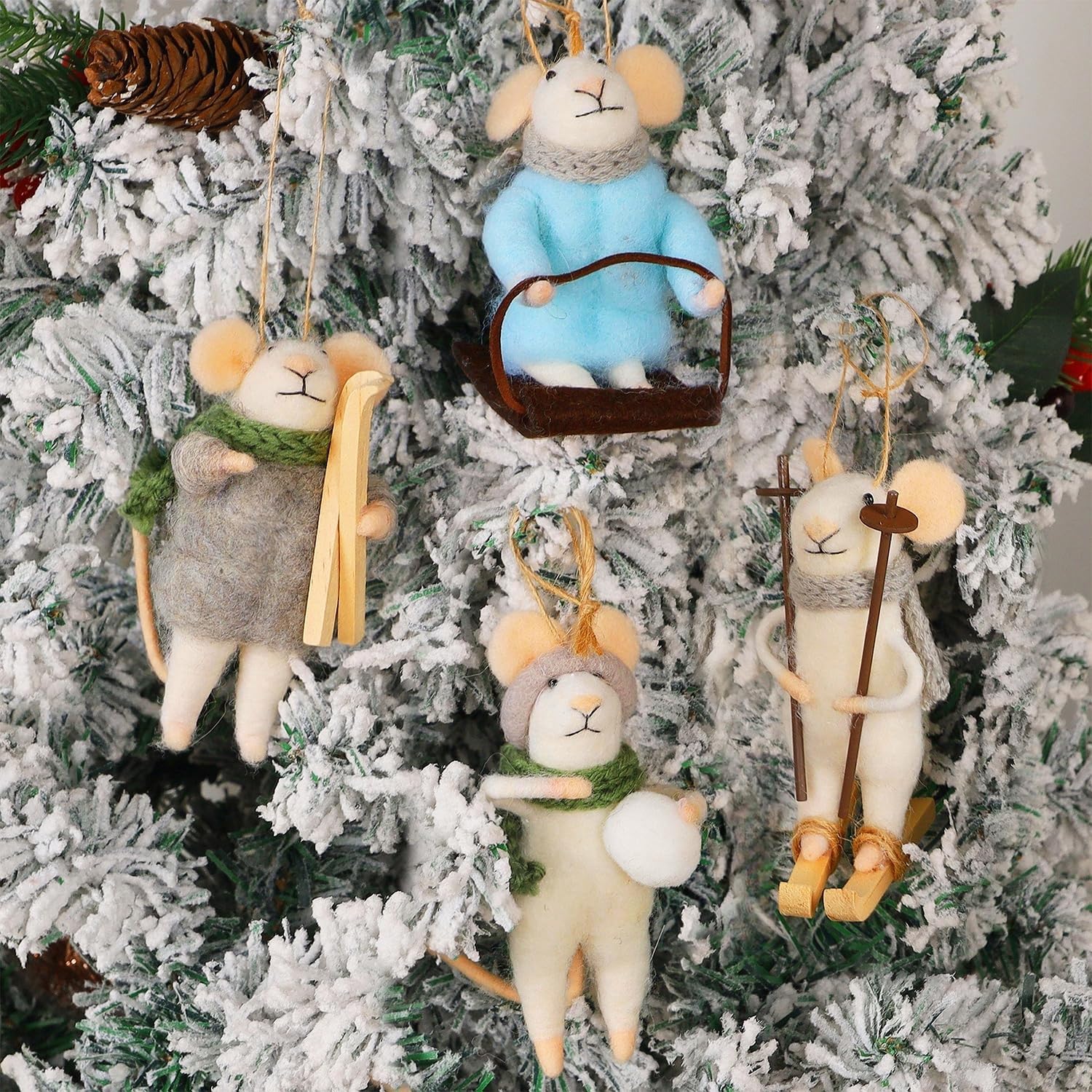 Juegoal Felt Skiing Mice Ornaments Set of 4, Winter Xmas Wool White Mouse Hanging Decor, Felt Animal Crafts Woodland Cute Christmas Tree Wreath Decor for Home Party Supplies