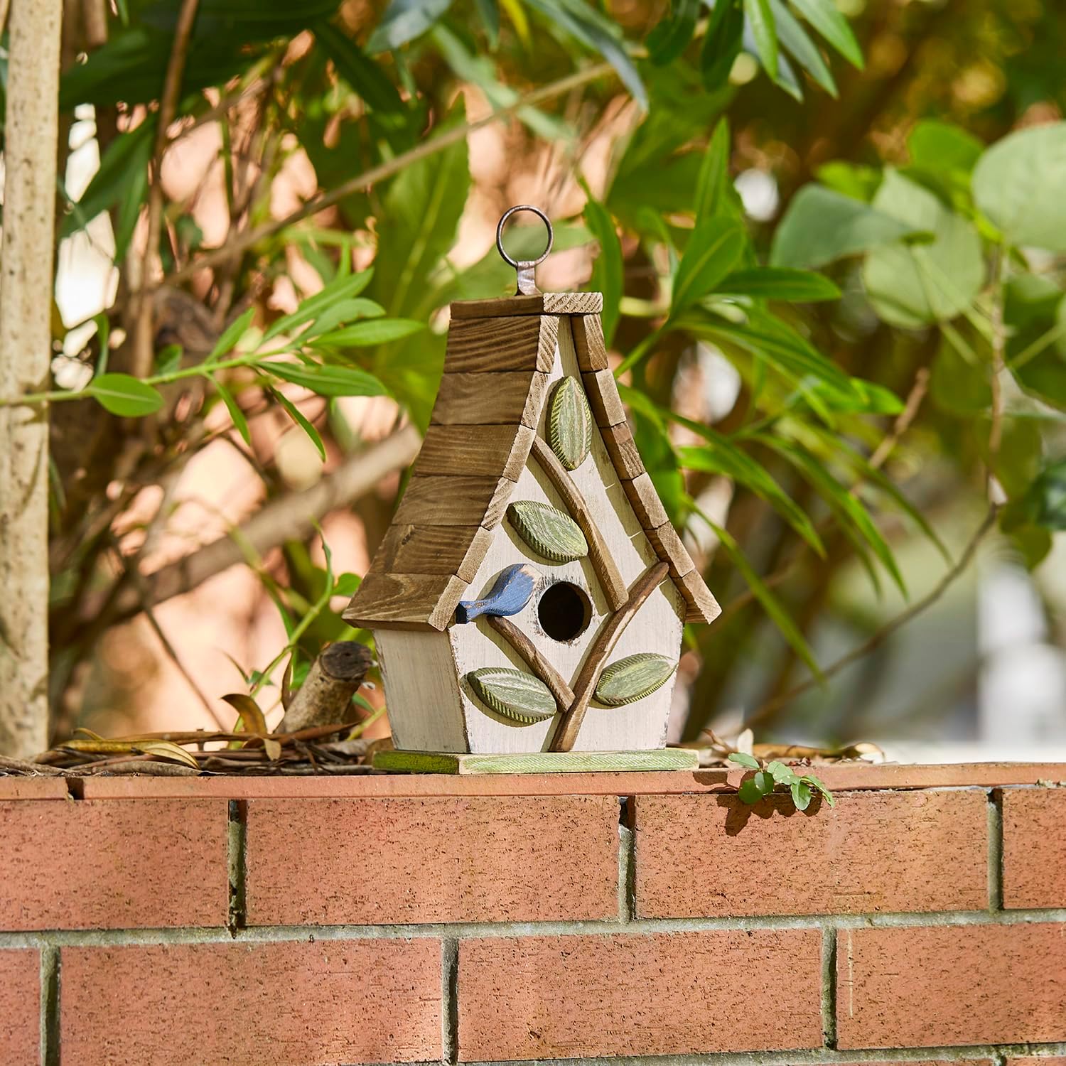 Glitzhome Bluebird House for Outside, 9.5" H Distressed Hanging Birdhouse Solid Wood Bird Houses for Outdoor, Decorative Birdhouse with Natural Wood Pallet Roof and 3D Tree for Garden,Washed White