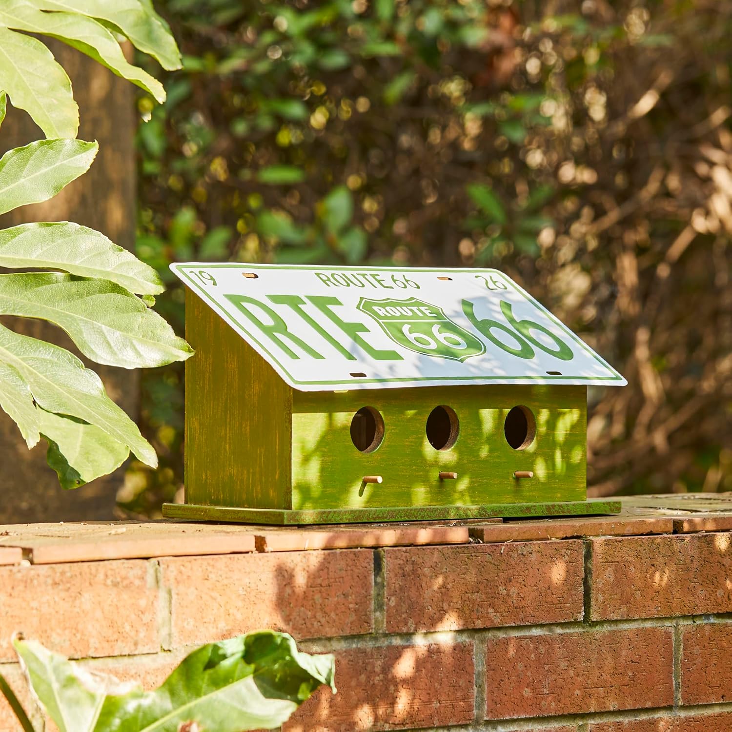 Glitzhome 14" Hanging Birdhouse for Outside, Green Licence Plate Design - Spring Ready Nesting Box & Christmas Garden Gift Idea