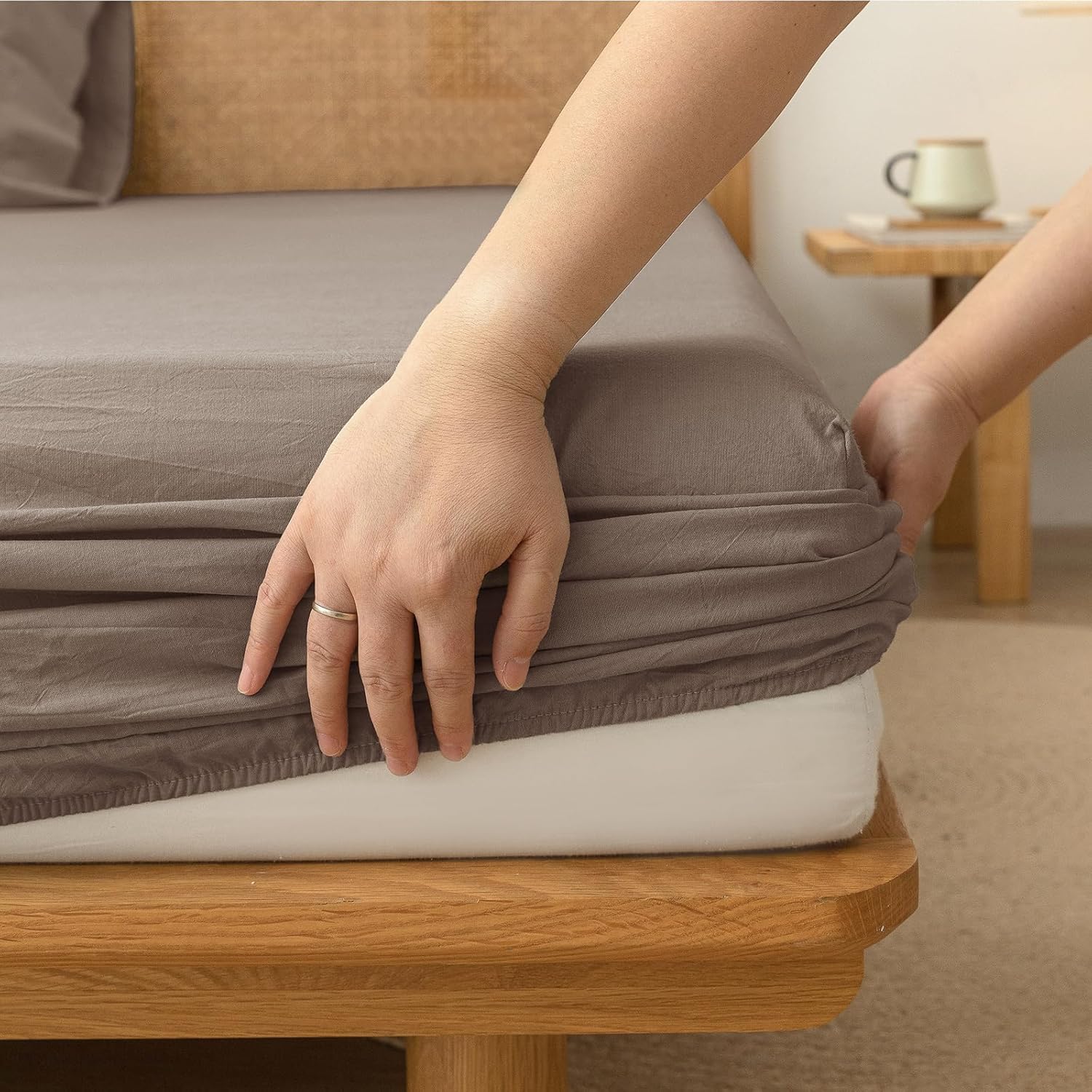 BESTOUCH Sheet Set 100% Washed Cotton Linen Feel Super Soft Comfortable Chic Lightweight 4 Pcs Home Bedding Set Solid Pine Bark Brown Queen