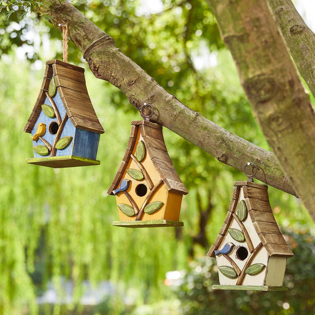 Glitzhome Bluebird House for Outside, 9.5" H Distressed Hanging Birdhouse Solid Wood Bird Houses for Outdoor, Decorative Birdhouse with Natural Wood Pallet Roof and 3D Tree for Garden,Washed White
