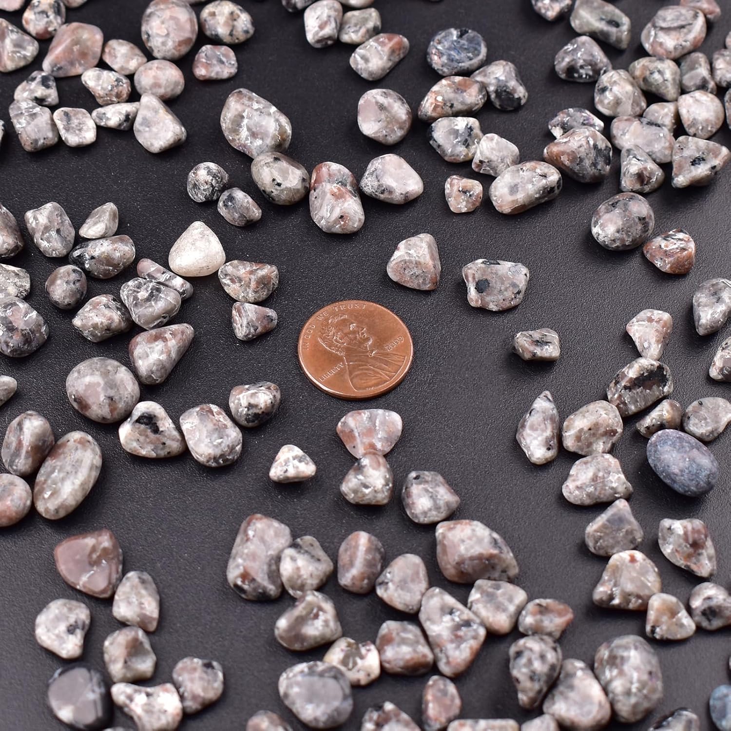 Polished Yooperlite Crystal Chips 200 Pcs - 0.3" 10 oz Tumbled Stone Chips Crushed Sea Glass Stones Healing Reiki Crystal Making Home Decoration