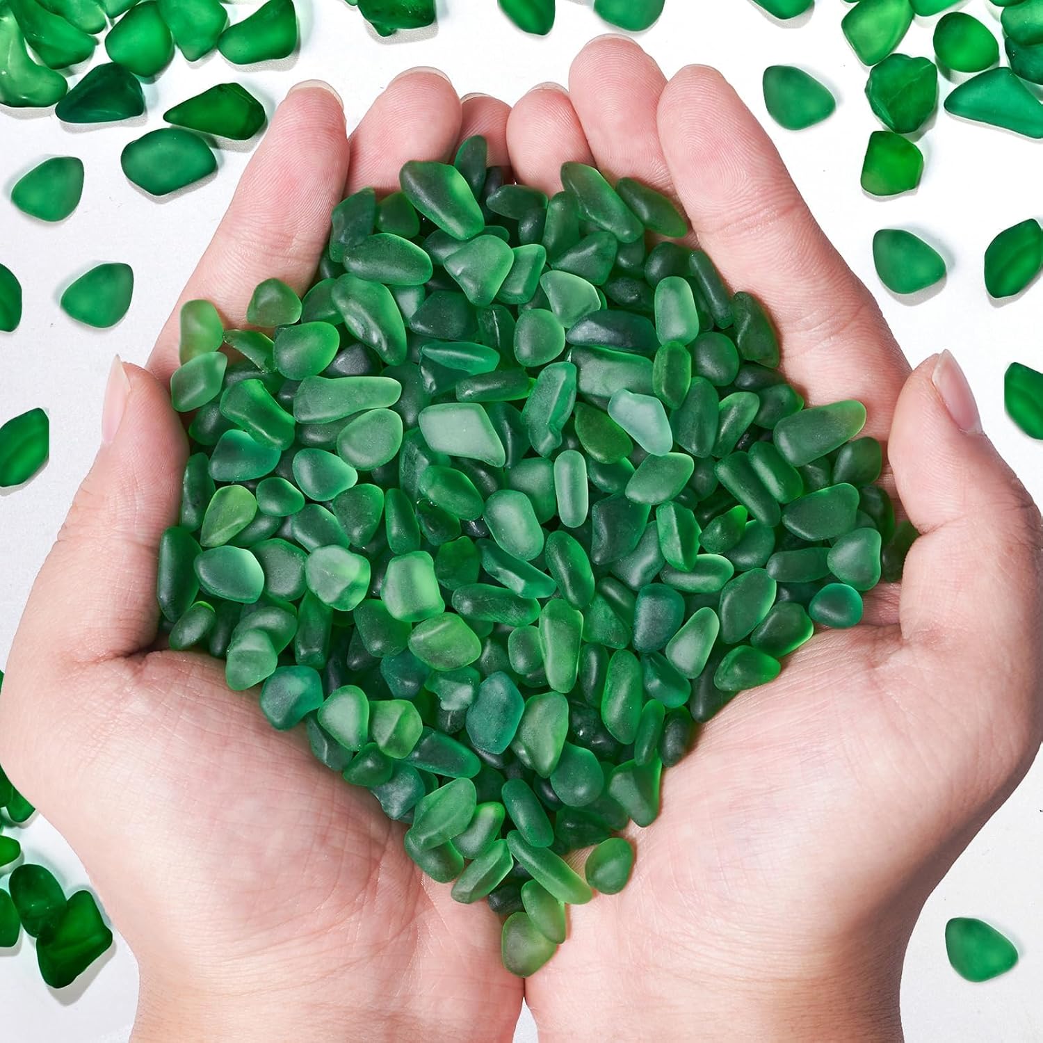 QEQEKAKA Sea Glass Stones for Crafts About 2.75LB (1180g/41.62oz) Green Glass Pebbles Gemstones Bulk for Aquarium Rocks Fish Tank Gravel Green Filler for Vases Centerpieces