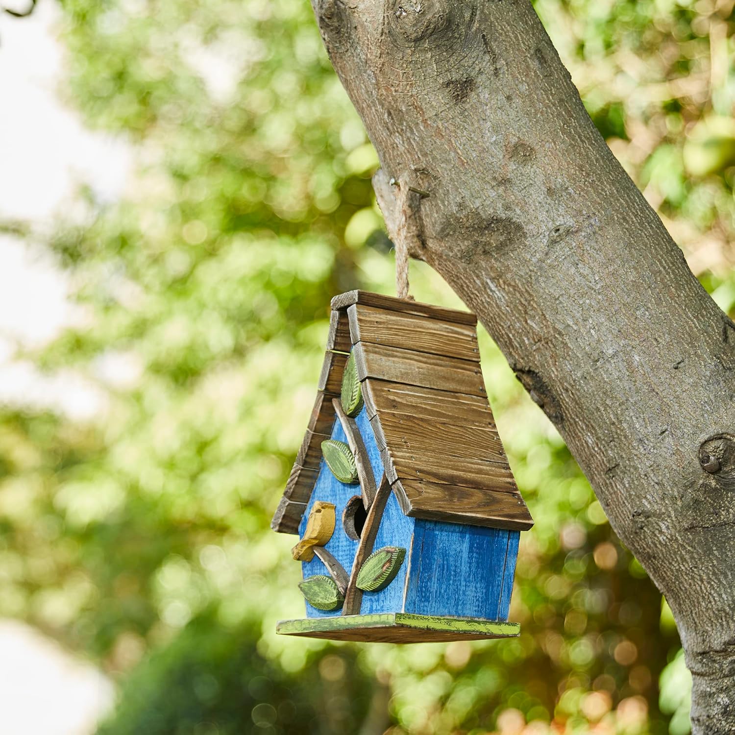 Glitzhome 9.5" H Hanging Bird House for Outdoor Patio Garden Decorative Pet Cottage Distressed Wooden Birdhouse with Natural Wood Slatted Roof and 3D Tree,Washed Blue
