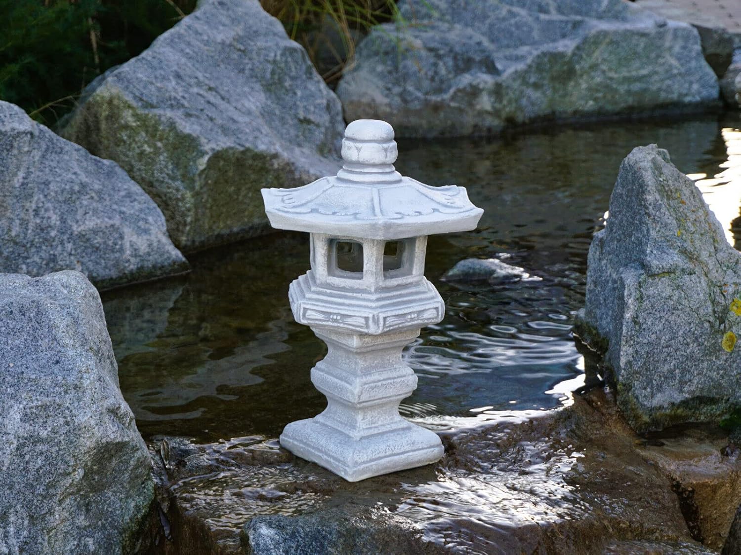 Garden Concrete Pagoda Oriental Latern Figurine Japanese Stone Pagoda Zen Garden Decoration Asian Outdoor Decor Gray