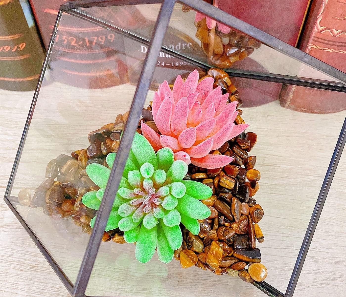 QINJIEJIE250g Tiger Eye Crystals Polished Rocks Tumbled Stones Chips Stone Crushed Quartz Crystal Natural Gem Gravel Home Decoration Succulent Plants Vase Filler Landscape Bottom Ornament 0.55lbs