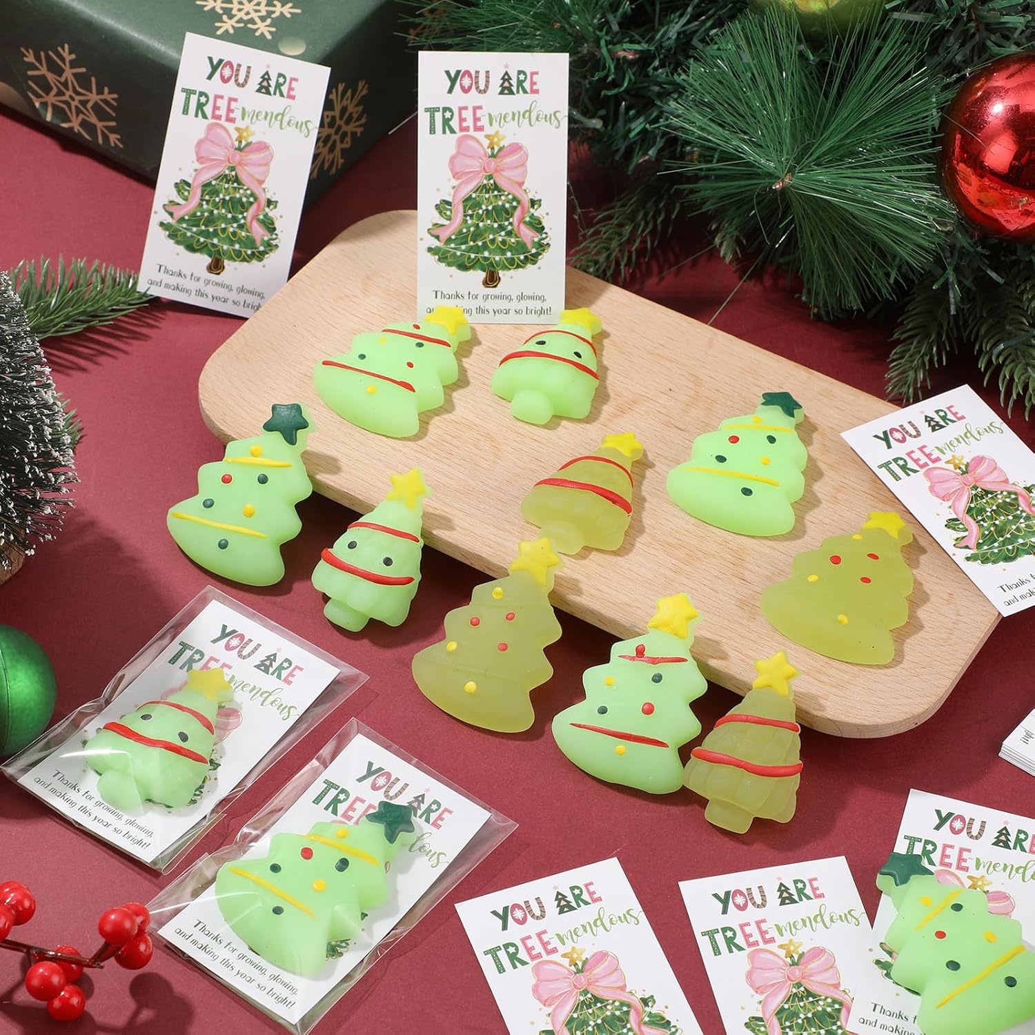 Wettarn 35 Sets Emotional Luminous Christmas Tree Stress Ball Gifts Bulk Office Christmas Appreciation Gift Cute Squeeze Mini Stress Relief Ball Inspirational Cards for Coworker Employee Nurse Teacher