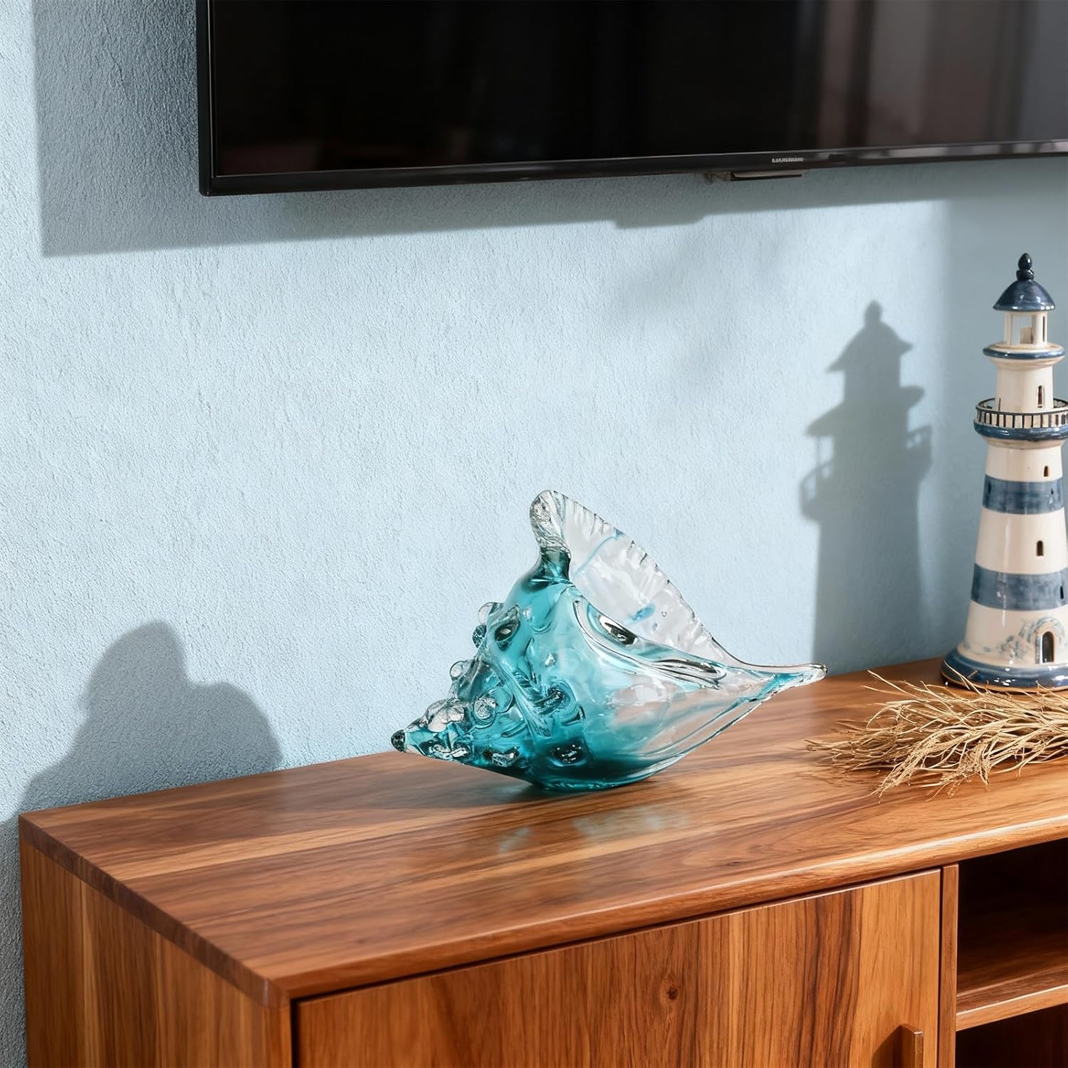 Hand-blown glass conch sculpture, modern green sea glass art decorative conch statue, coastal decor shell sculpture, suitable for living room TV cabinets, offices, shelf decorations and ornaments.