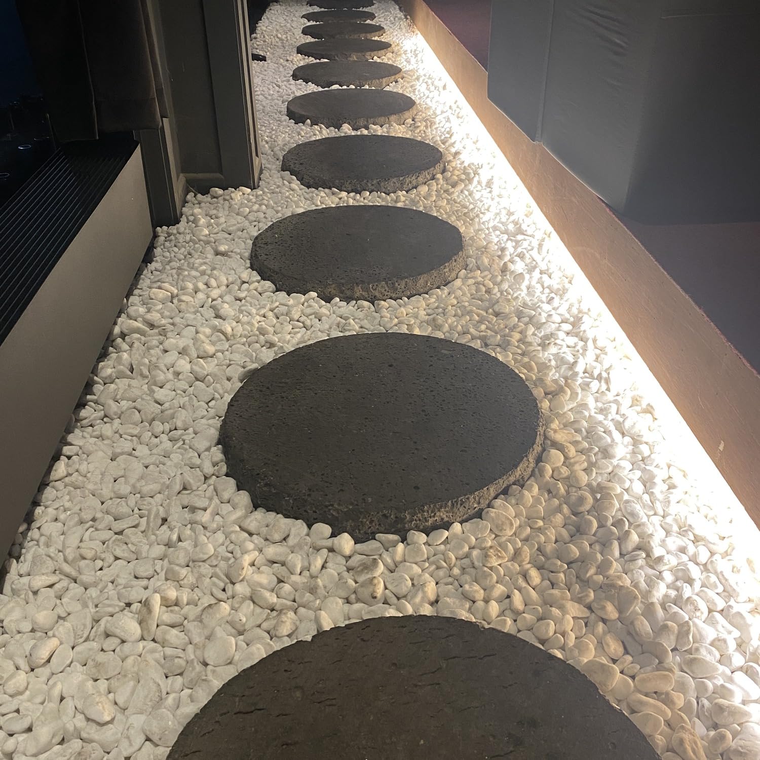 20lbs White River Rocks for Landscaping, 1Inch Natural Pebbles for Indoor Plants, Polished Decorative Gravel, Garden Stones for Outdoor Landscaping, Aquarium Fish Tanks, Vases