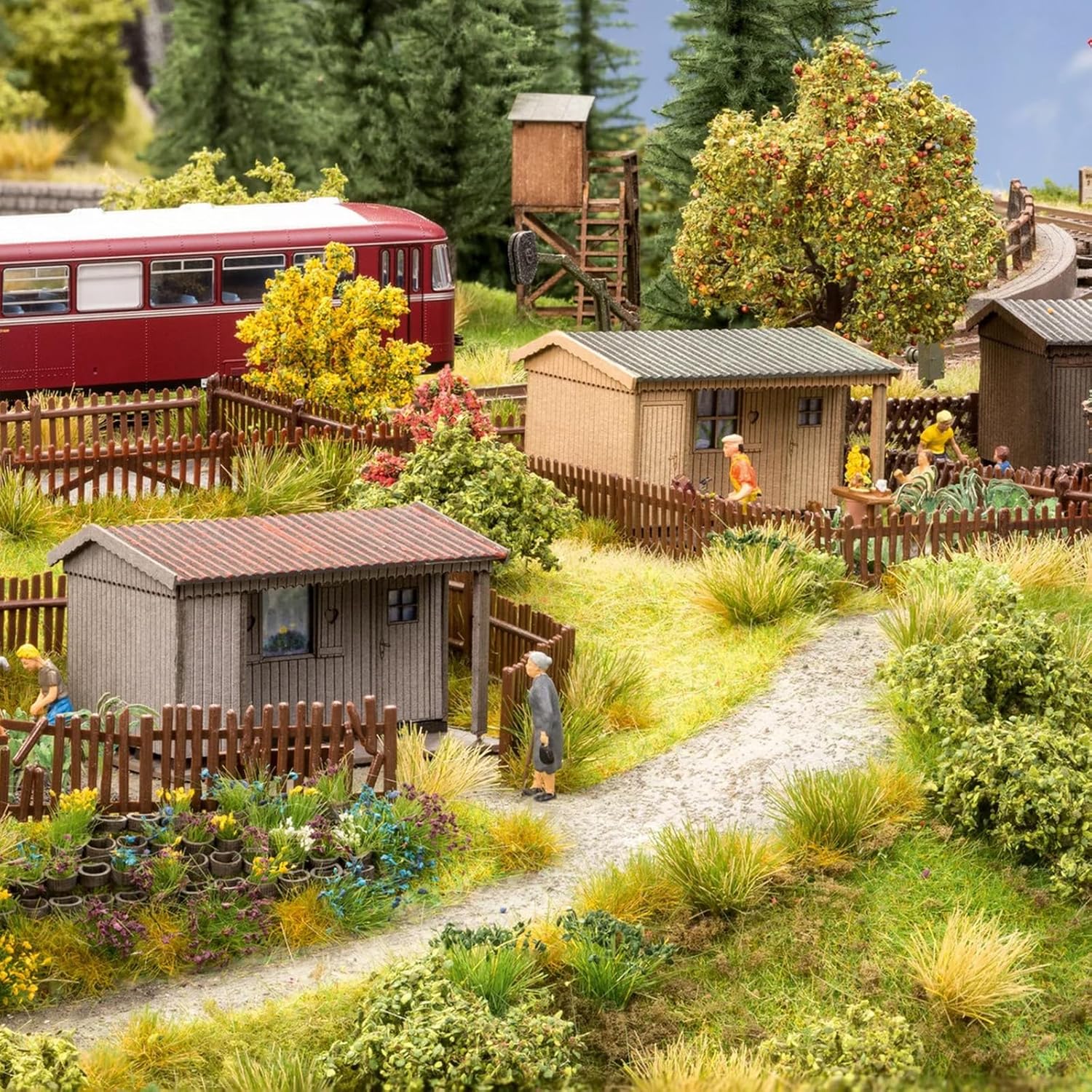 Warmtree 20 Pcs Static Grass Bushy Tufts Lowland Shrubs Scenery DIY Miniature for Train Landscape Railroad Scenery Sand Military Layout Model War Gaming Terrain (Autumn Green)