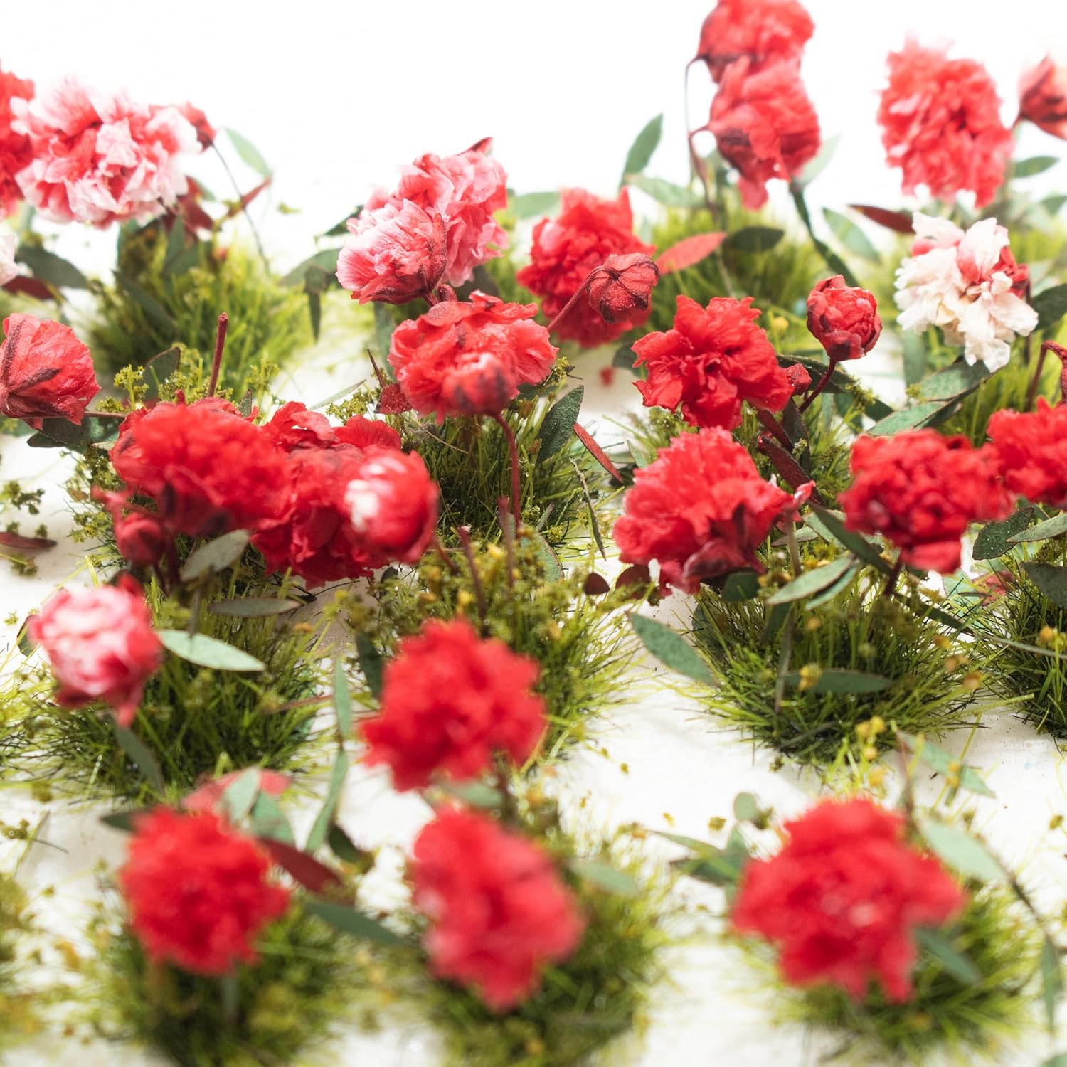 Warmtree 40 Pcs Flower Cluster Flower Vegetation Groups Grass Tufts Miniature Static Scenery Model for DIY Architecture Building Model Railway Train Diorama Garden Scenery Landscape Layout (Red)