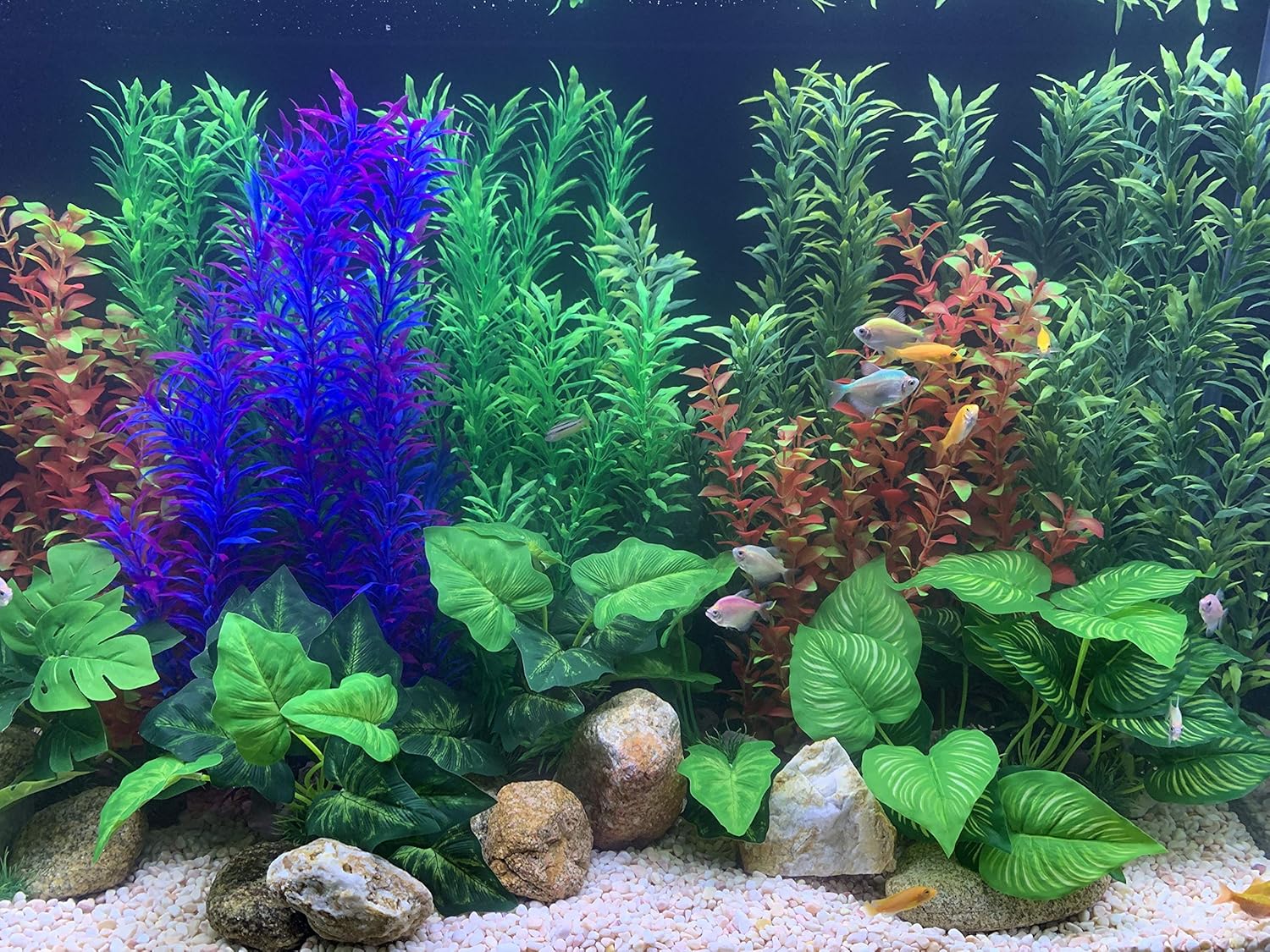 BEGONDIS 2 Pcs Artificial Water Plants, Fish Tank Aquarium Decorations, Made of Soft Plastic