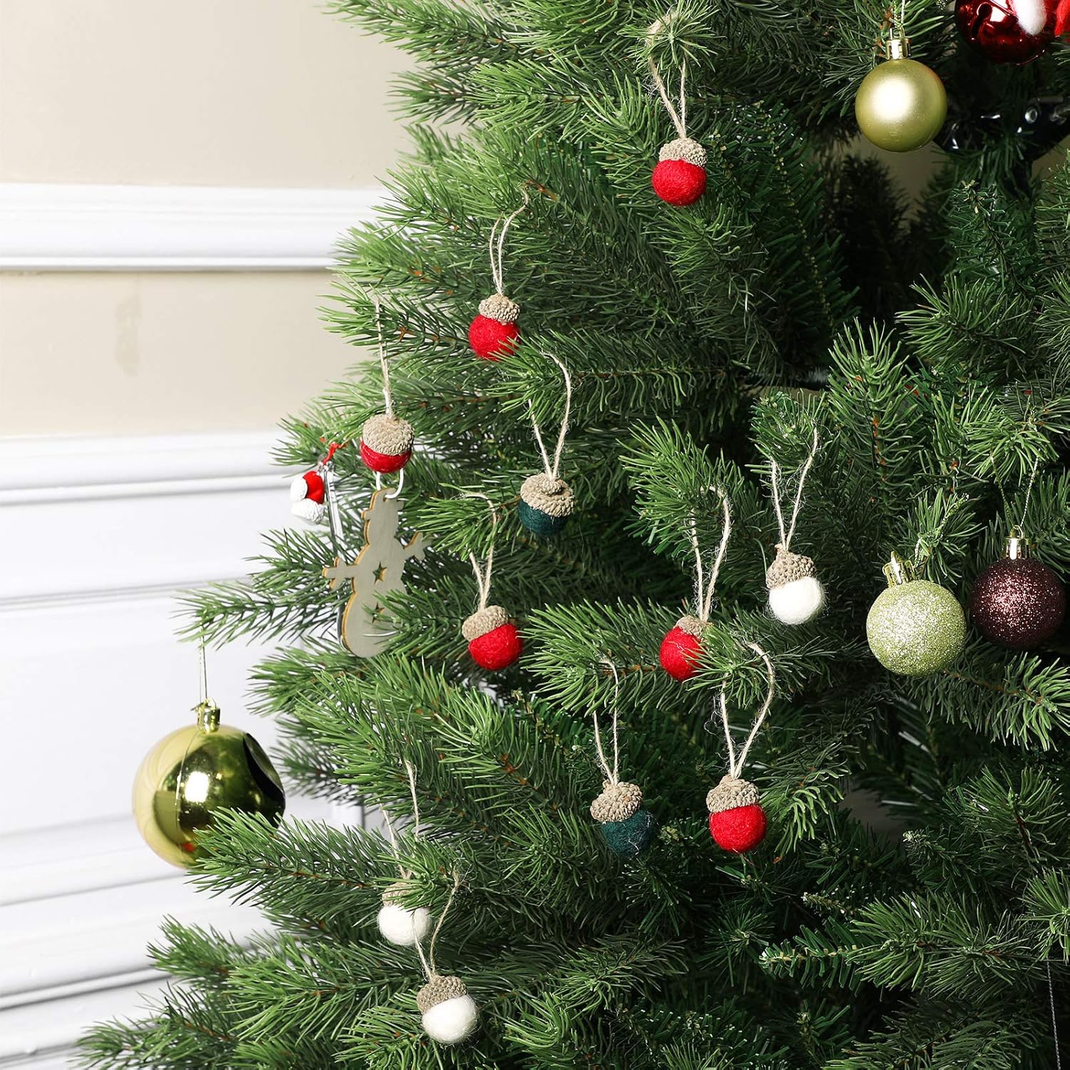Boao 18 Pcs Felt Acorn Ornaments Christmas Wool Pom Acorn Ball Decor Hanging Pine Cone Garland with 32.8 ft Rope for Tree Fall Thanksgiving Woodland Farmhouse Mantel Wall Decor