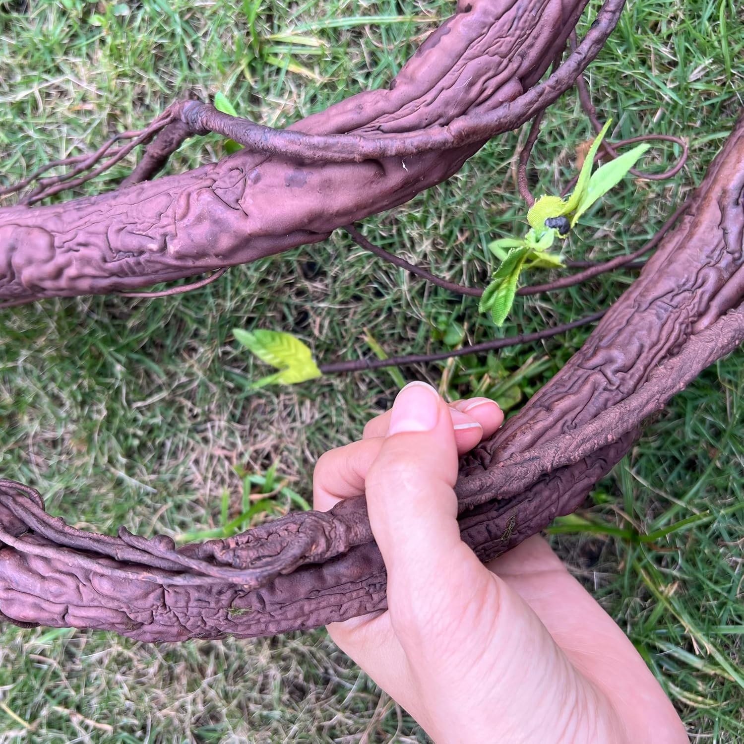 Bendable Artificial Tree Thick Trunk Twigs Cane Climbing Vine Branches 6Ft Faux Plant Garland with Leaves for Home Wedding Garden Wall Hanging Decoration 1PC