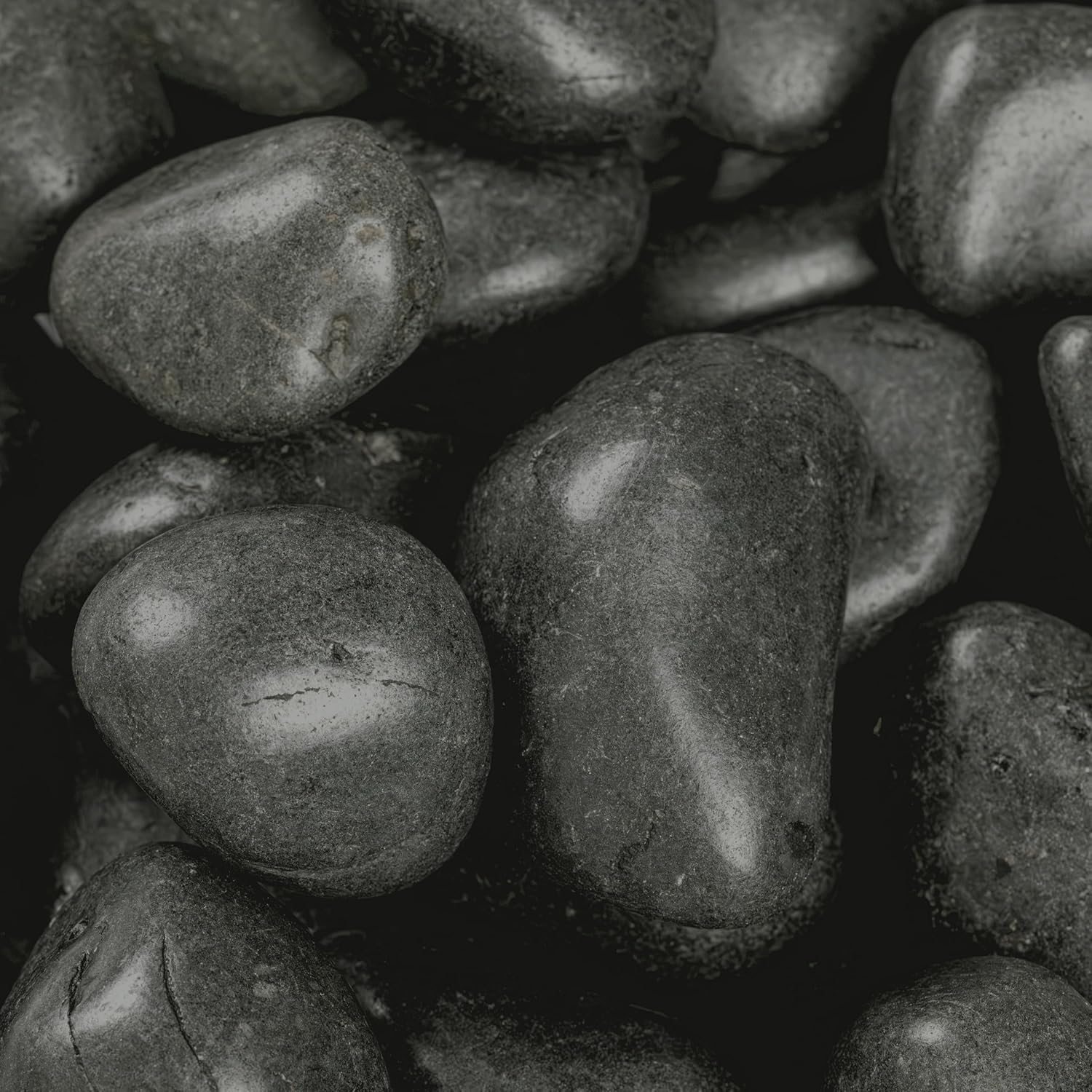 MSI Decorative Polished Black Pebbles, 0.8 inch - 1.2 inch, 40 lb. Bag(Pallet/ 55 Bags)