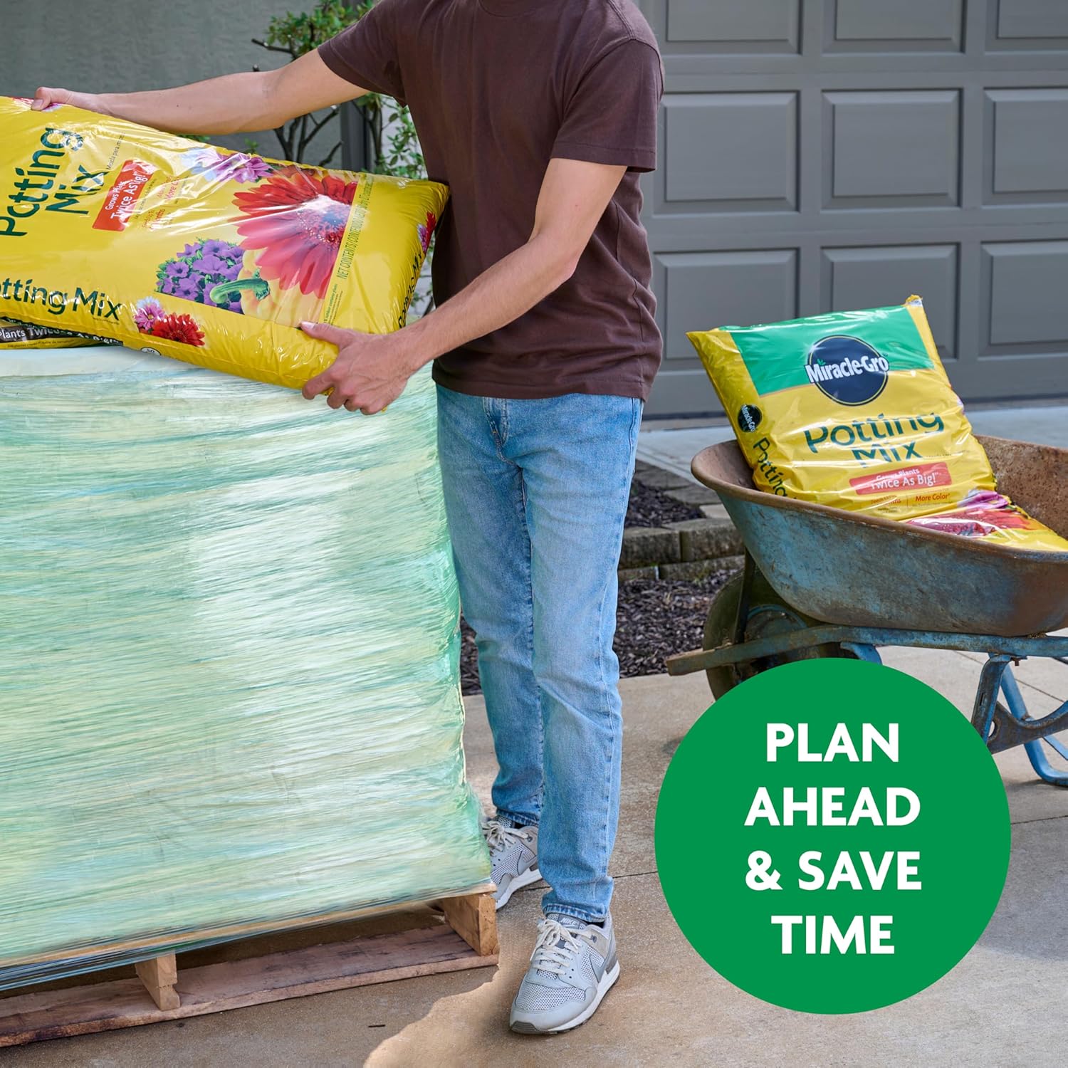 Miracle-GRO Potting Mix Bulk Pallet, for Container Plants, Flowers, Vegetables, Shrubs, Annuals, Perennials, 1 cu. ft. Bags, Pallet of 80