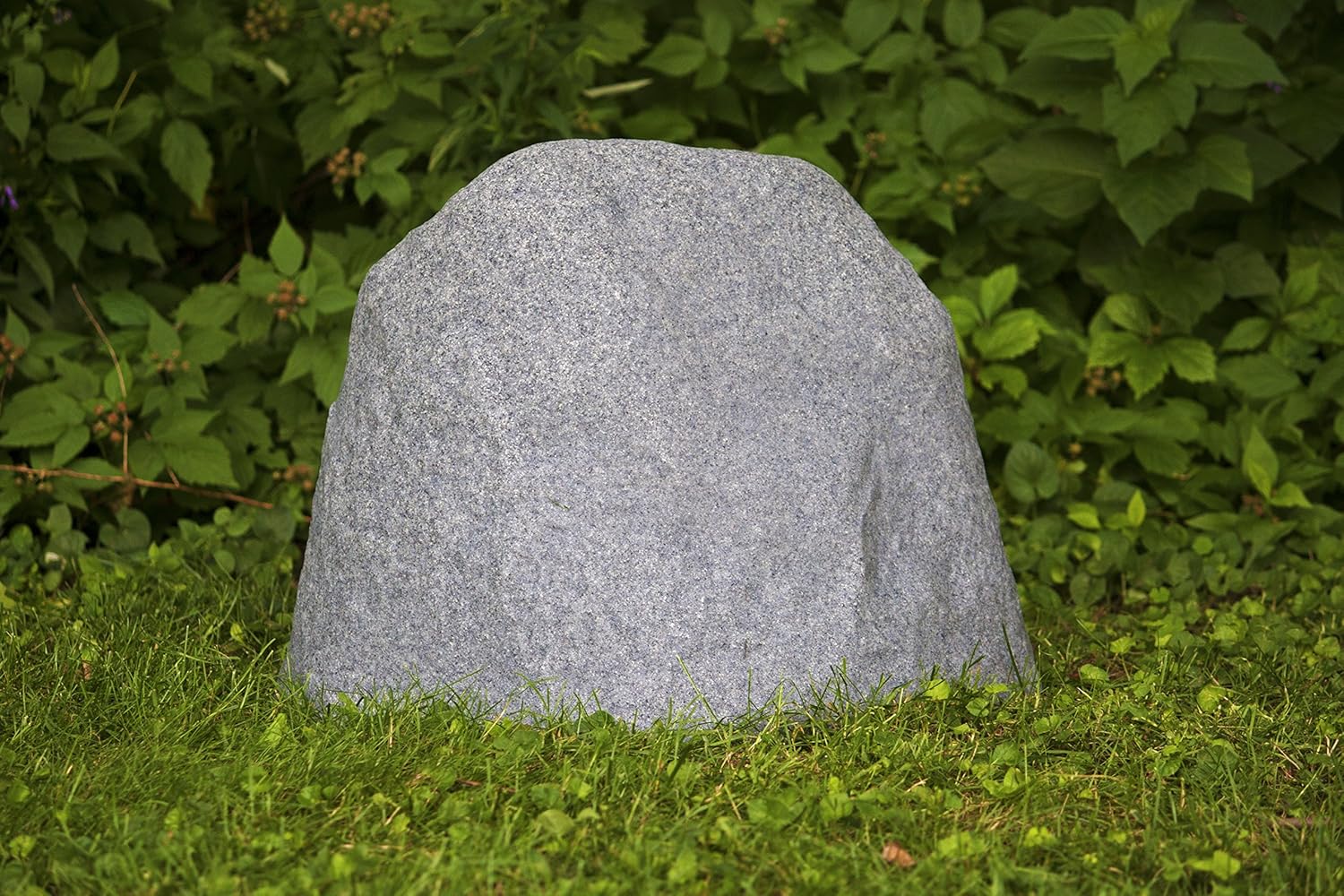 Emsco Group 2186 Landscape Rock Resin, Medium, Granite